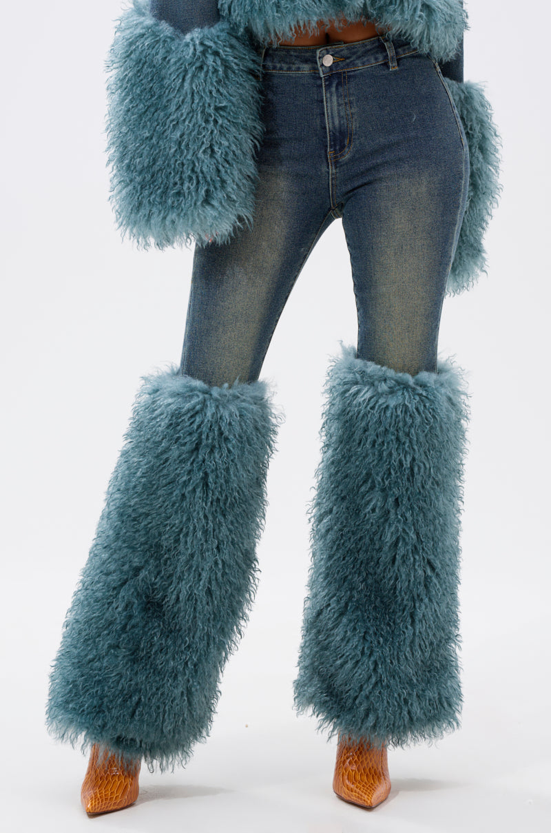 SIT PRETTY FUR TRIM JEANS IN BLUE DENIM