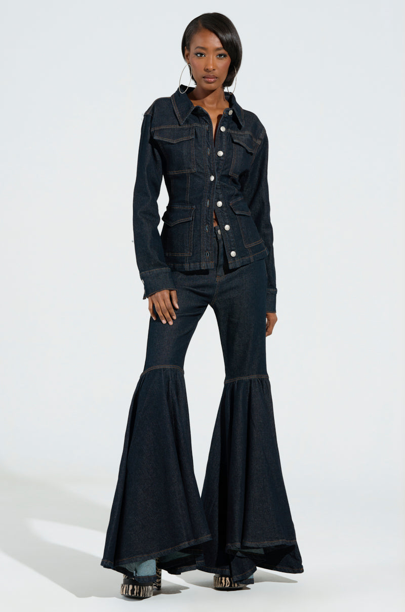 EVERYDAY LIVIN' DENIM BUTTON DOWN SHIRT