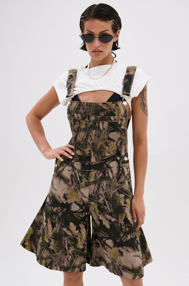 CARMINE CAMO OVERSIZED OVERALL SHORTS