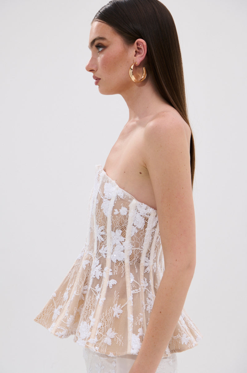 UP NEXT LACE CORSET TOP IN WHITE