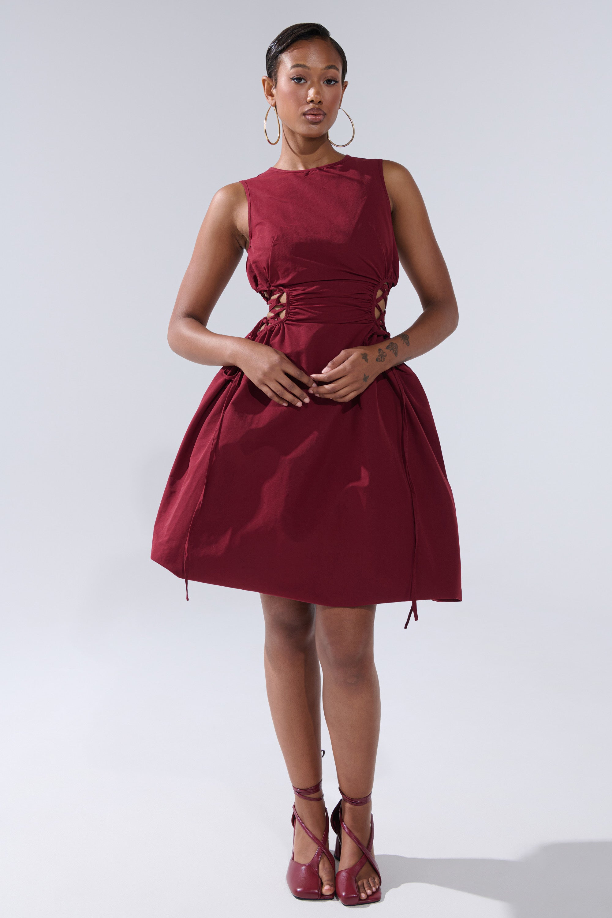 ALINA LACE UP DETAIL MAXI DRESS IN BURGUNDY