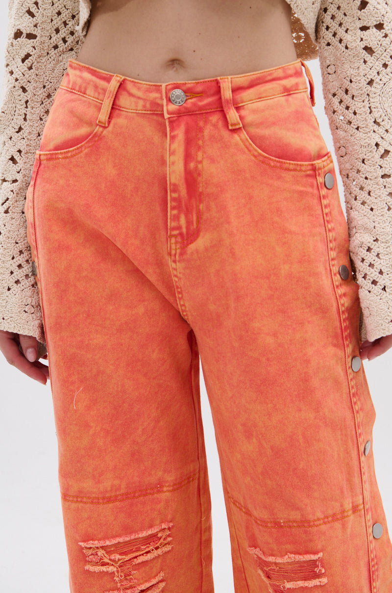 ABOVE AVERAGE DISTRESSED SIDE SNAP JEANS