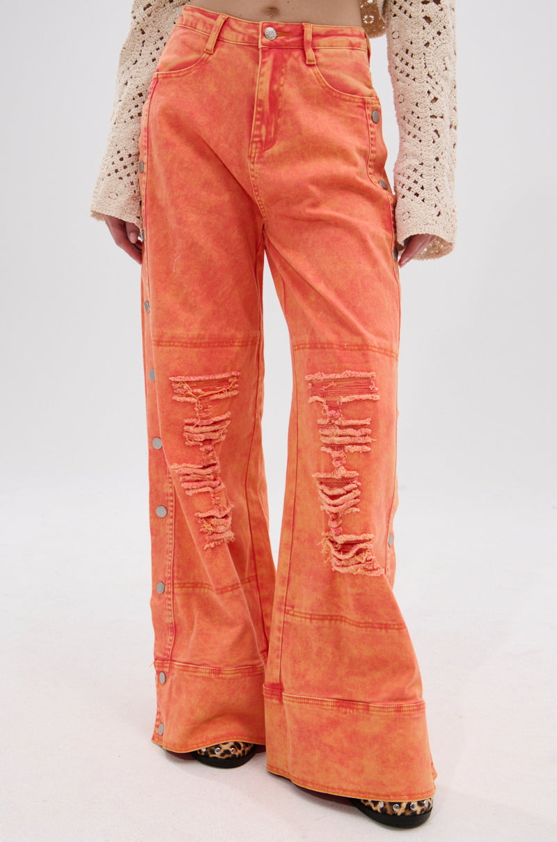 ABOVE AVERAGE DISTRESSED SIDE SNAP JEANS