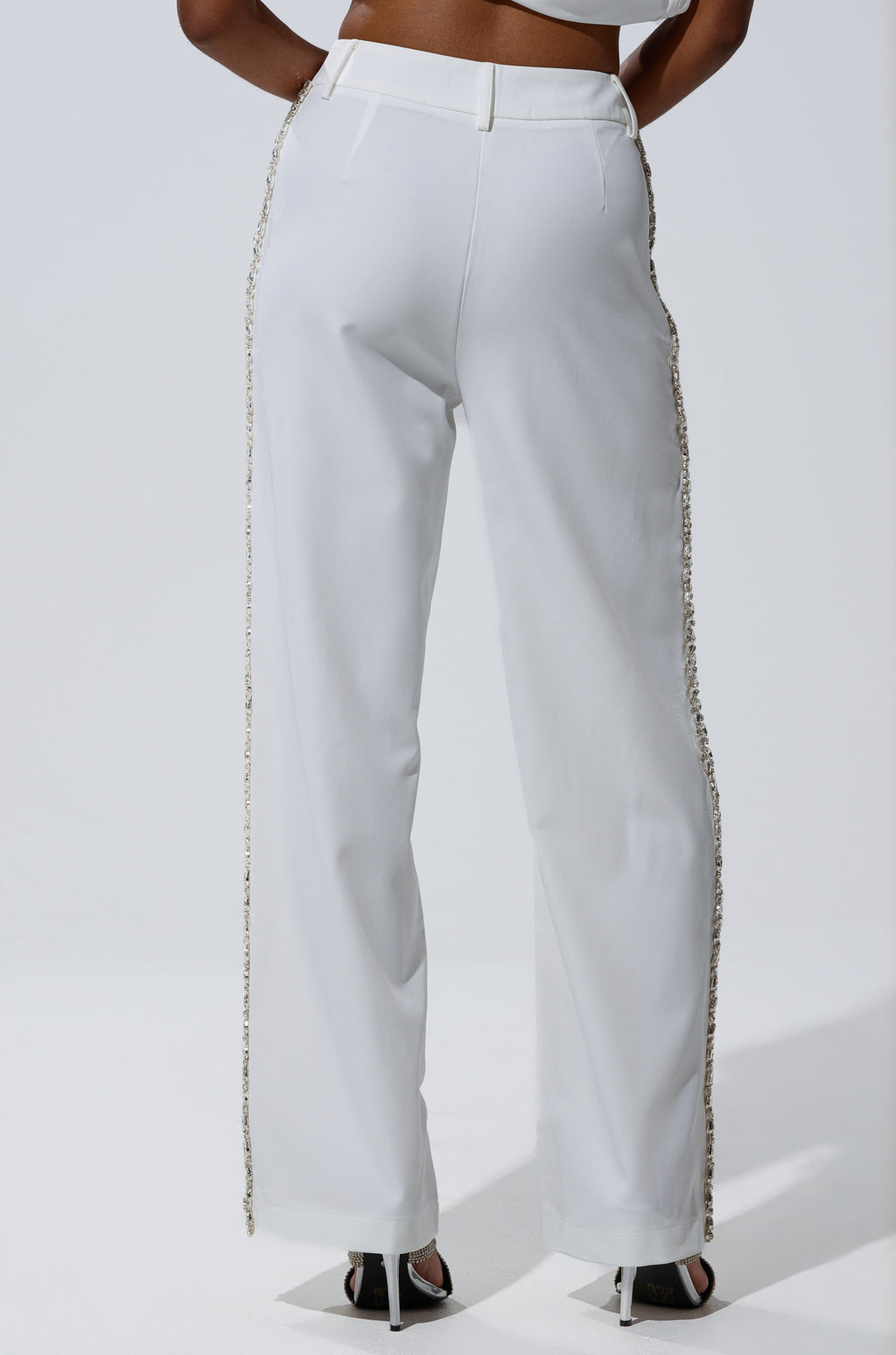TALK TO ME TROUSER WITH RHINESTONE IN WHITE
