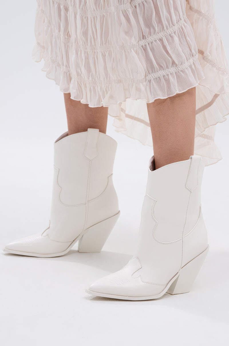 AZALEA WANG BRIGGITTA WHITE WESTERN COWBOY BOOTIE