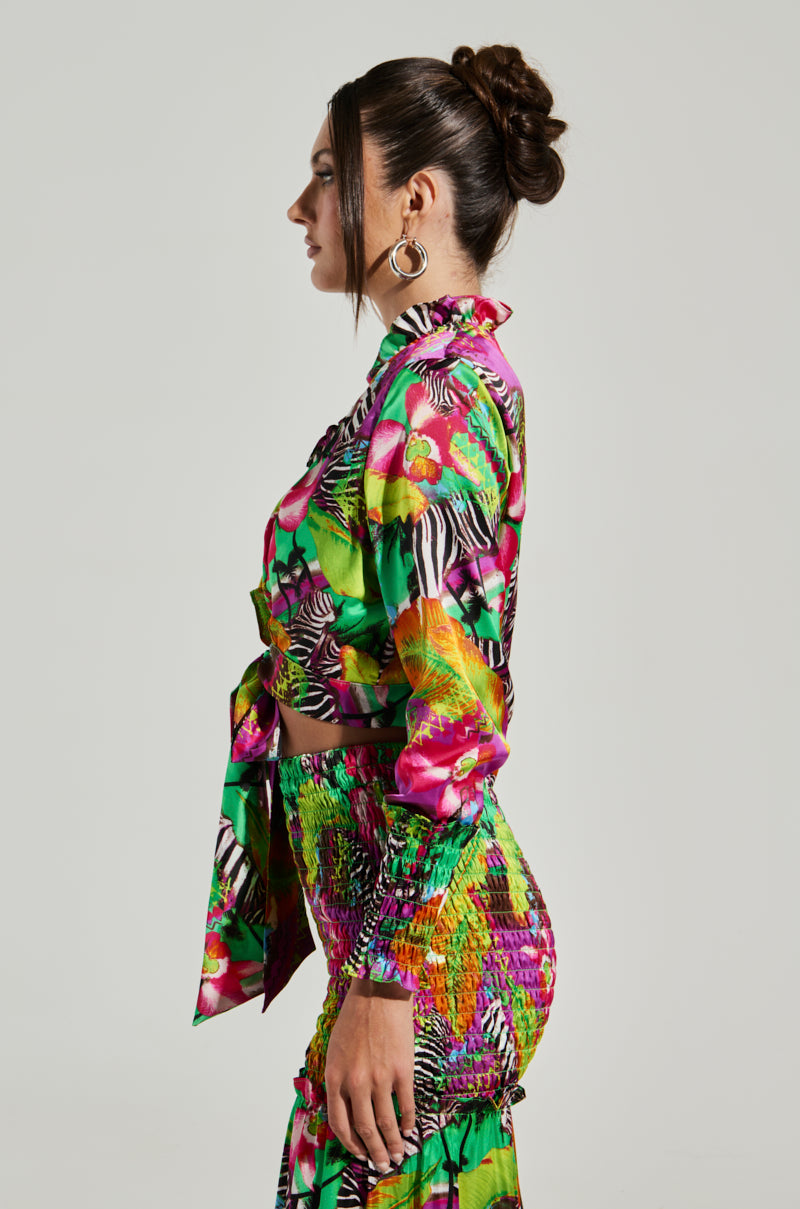 ON VACAY TIE FRONT CROP TOP