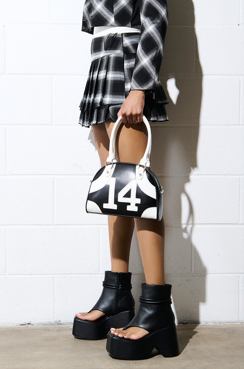 AZALEA WANG DAXTON BLACK GLADIATOR FLATFORM SANDAL