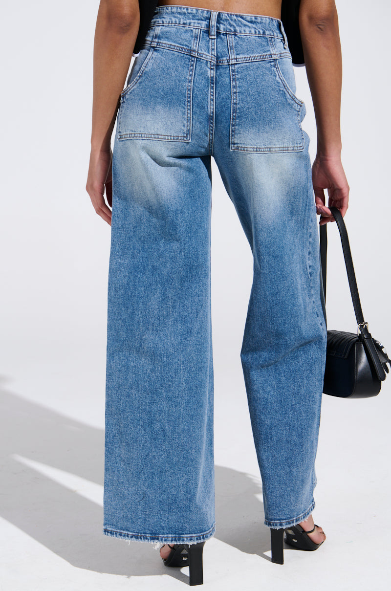 REVERSE REVERSE MEDIUM WASH JEANS