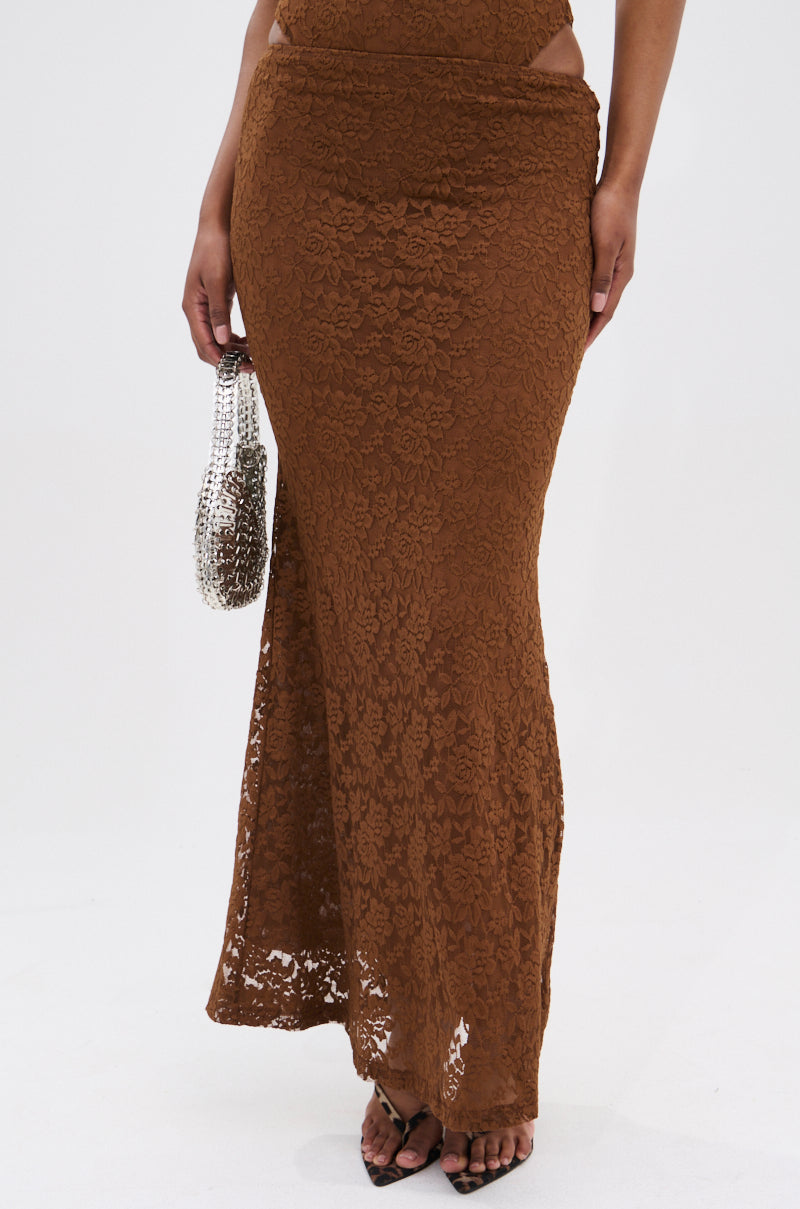 PUCKER UP LACE MAXI SKIRT