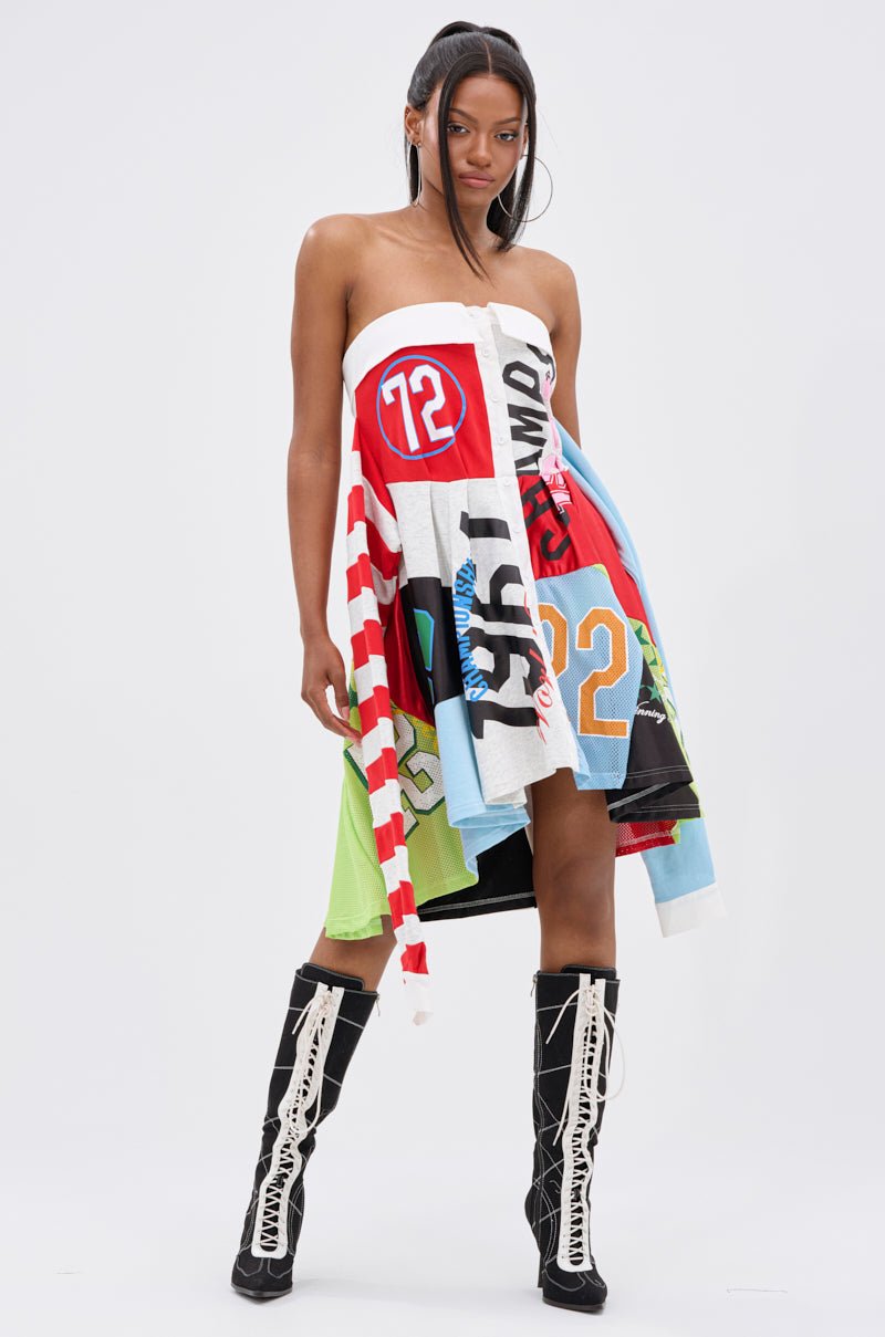 STAND OUT GRAPHIC MINI DRESS