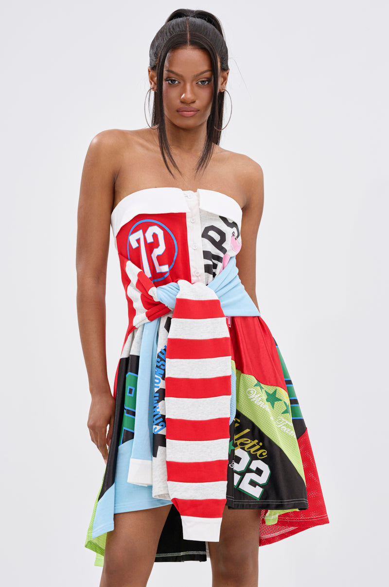 STAND OUT GRAPHIC MINI DRESS