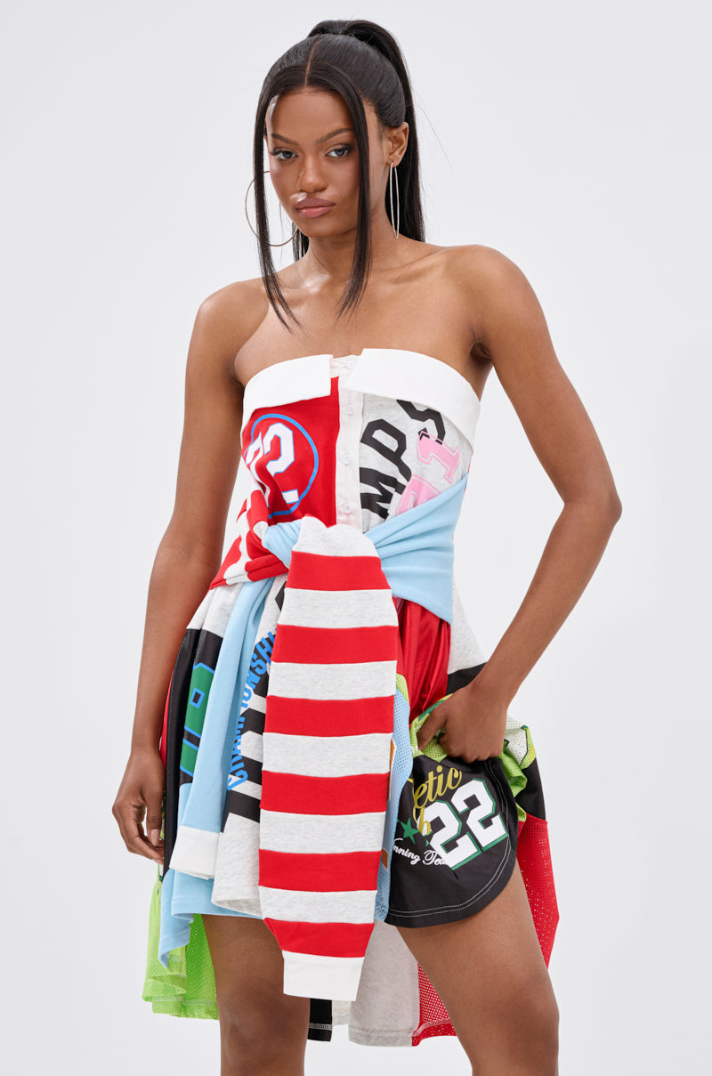 STAND OUT GRAPHIC MINI DRESS