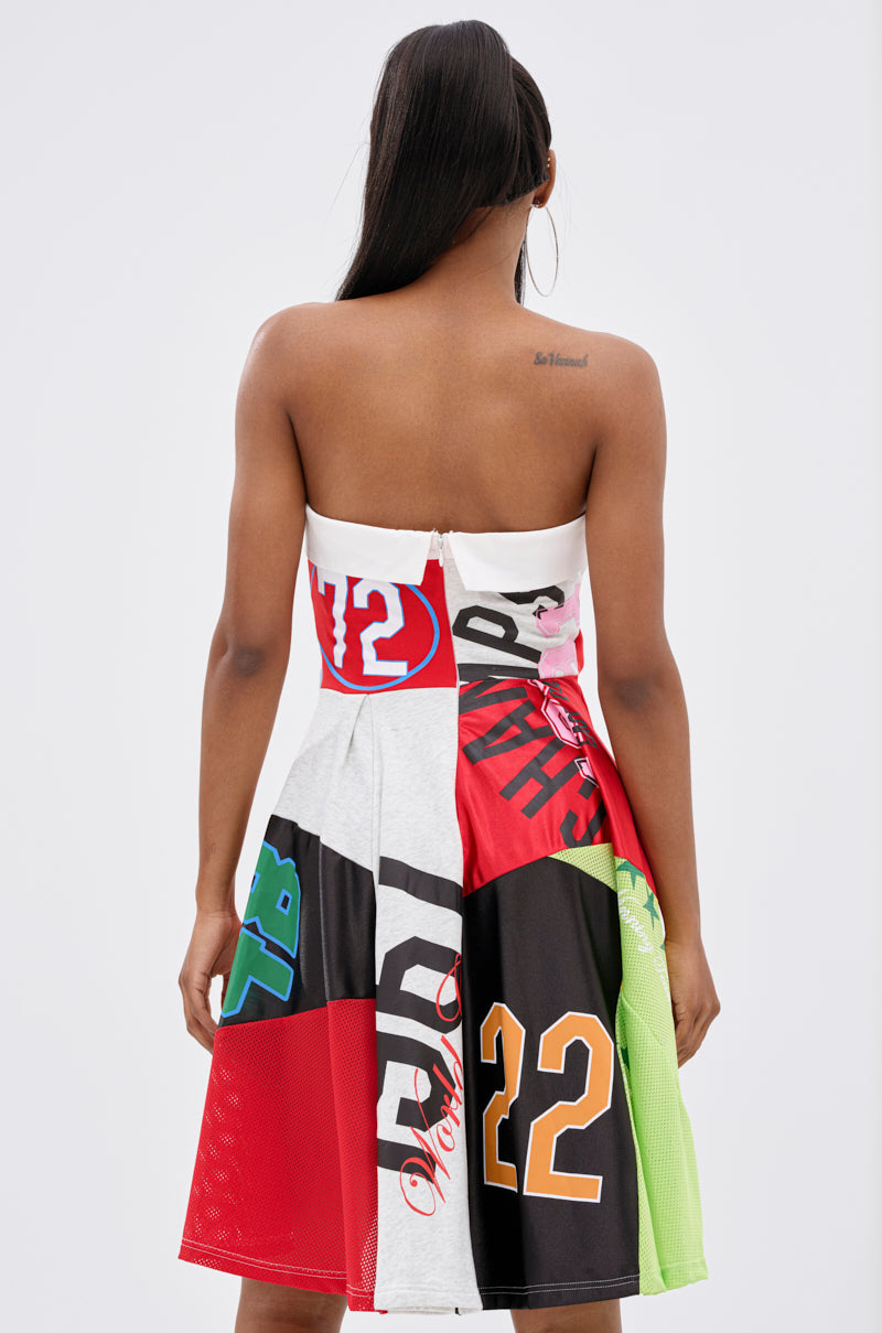 STAND OUT GRAPHIC MINI DRESS
