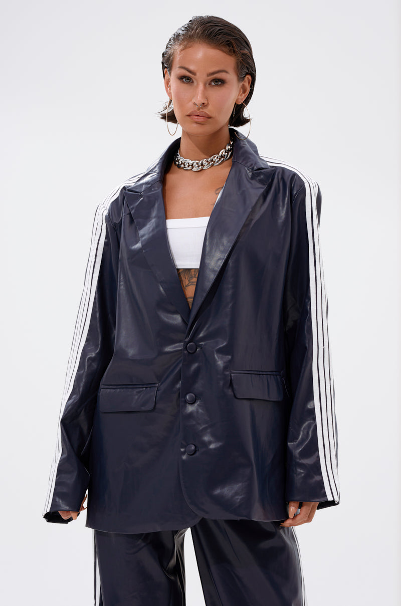 DAYTIME LOVIN OVERSIZED BLAZER IN NAVY