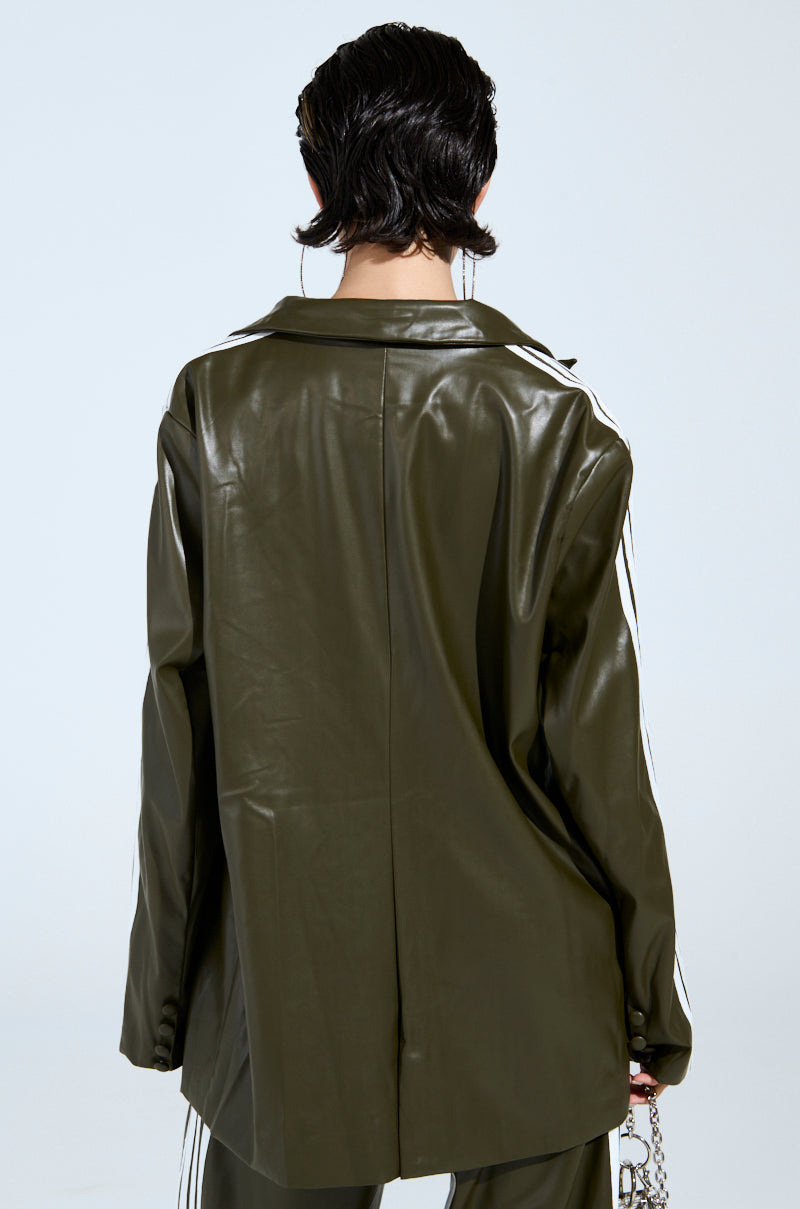 DAY TIME LOVIN OVERSIZED BLAZER IN OLIVE