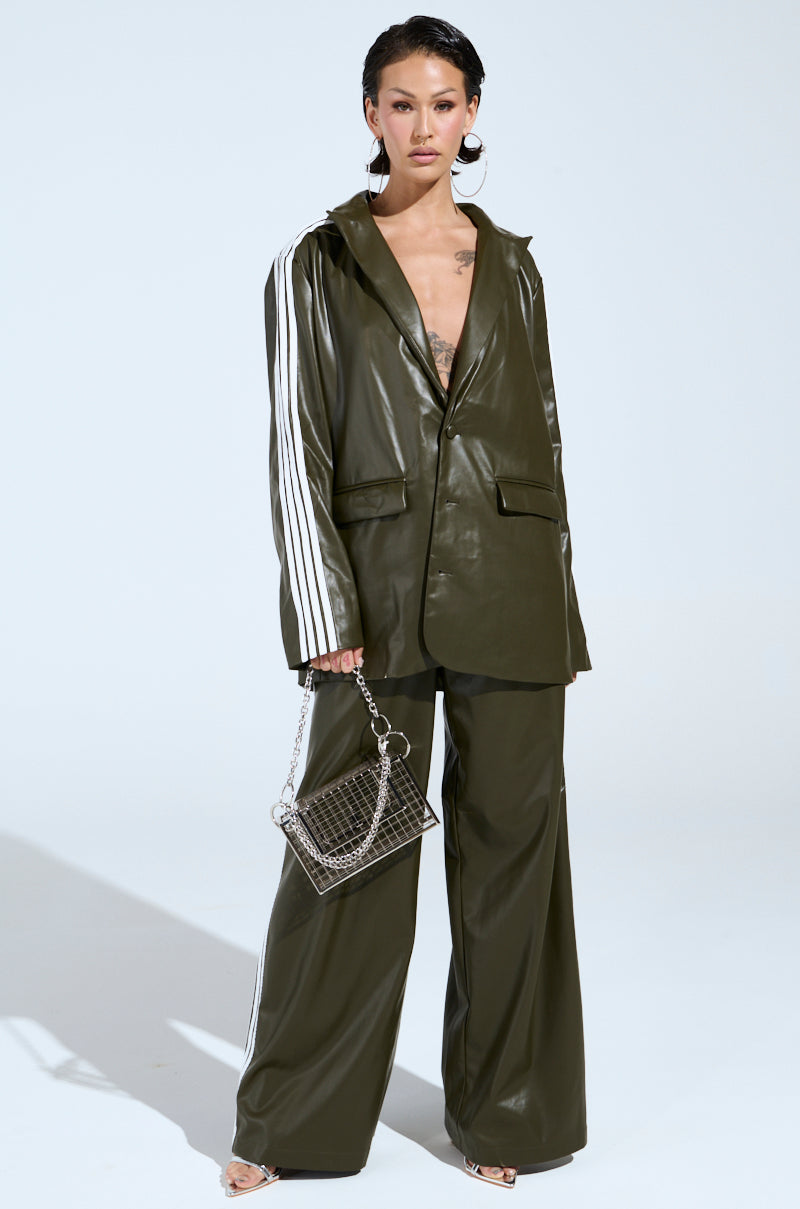 DAY TIME LOVIN OVERSIZED BLAZER IN OLIVE