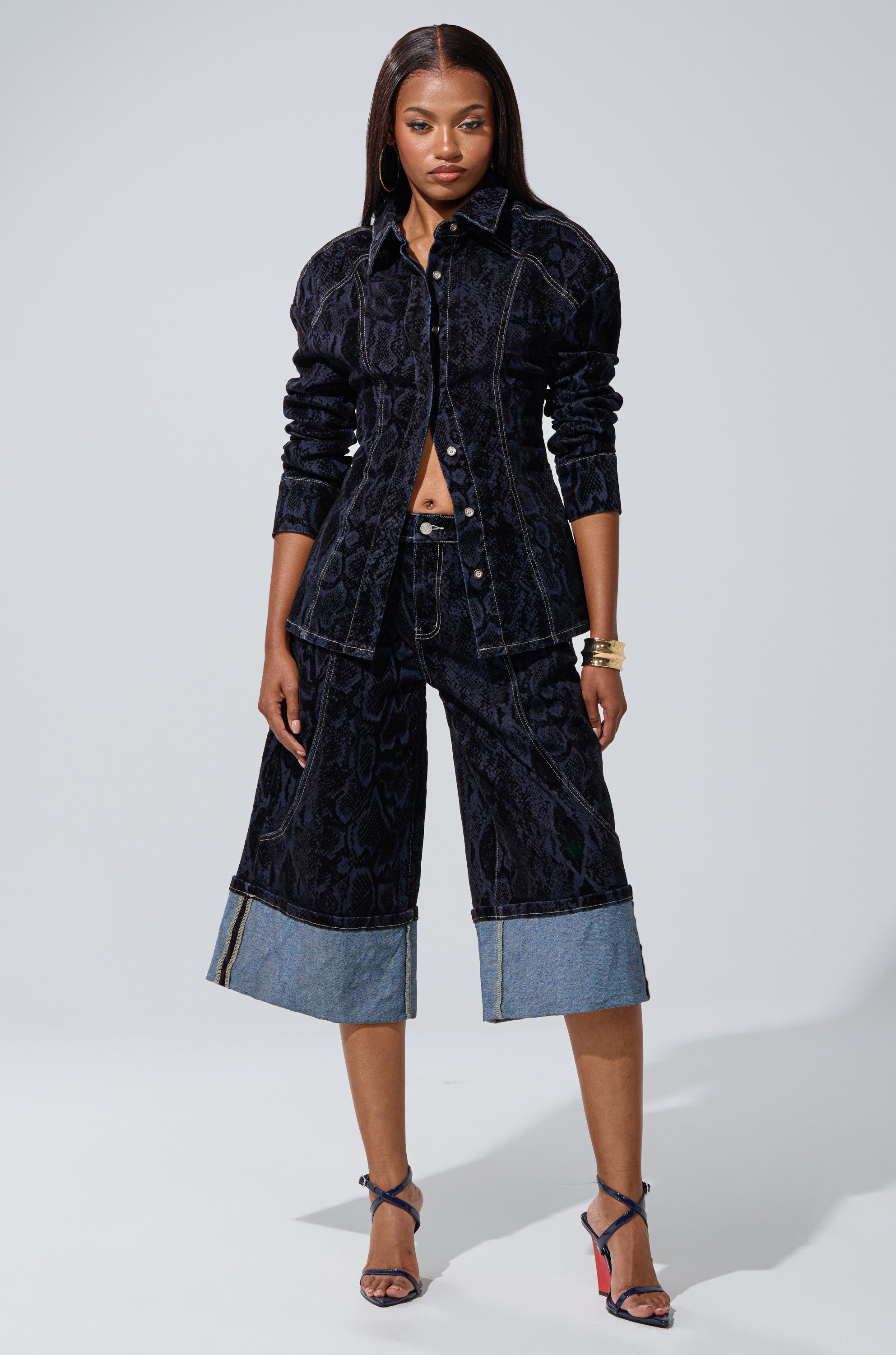 FEELS LIKE MONEY DENIM BERMUDA SHORT