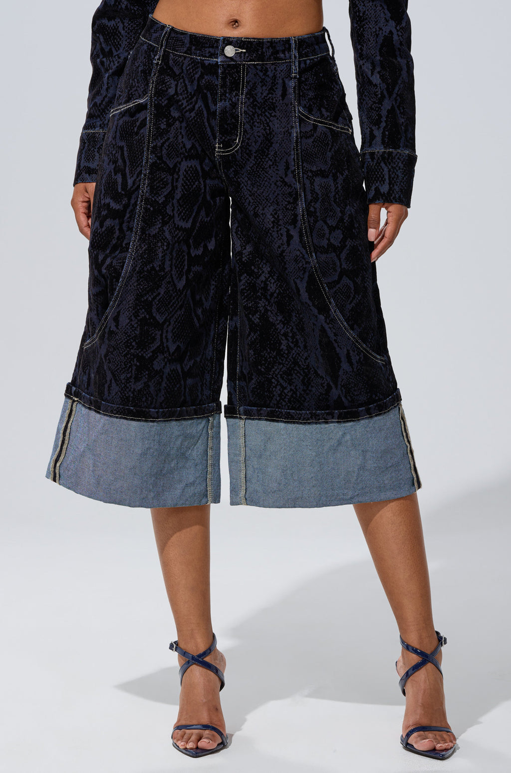 FEELS LIKE MONEY DENIM BERMUDA SHORT