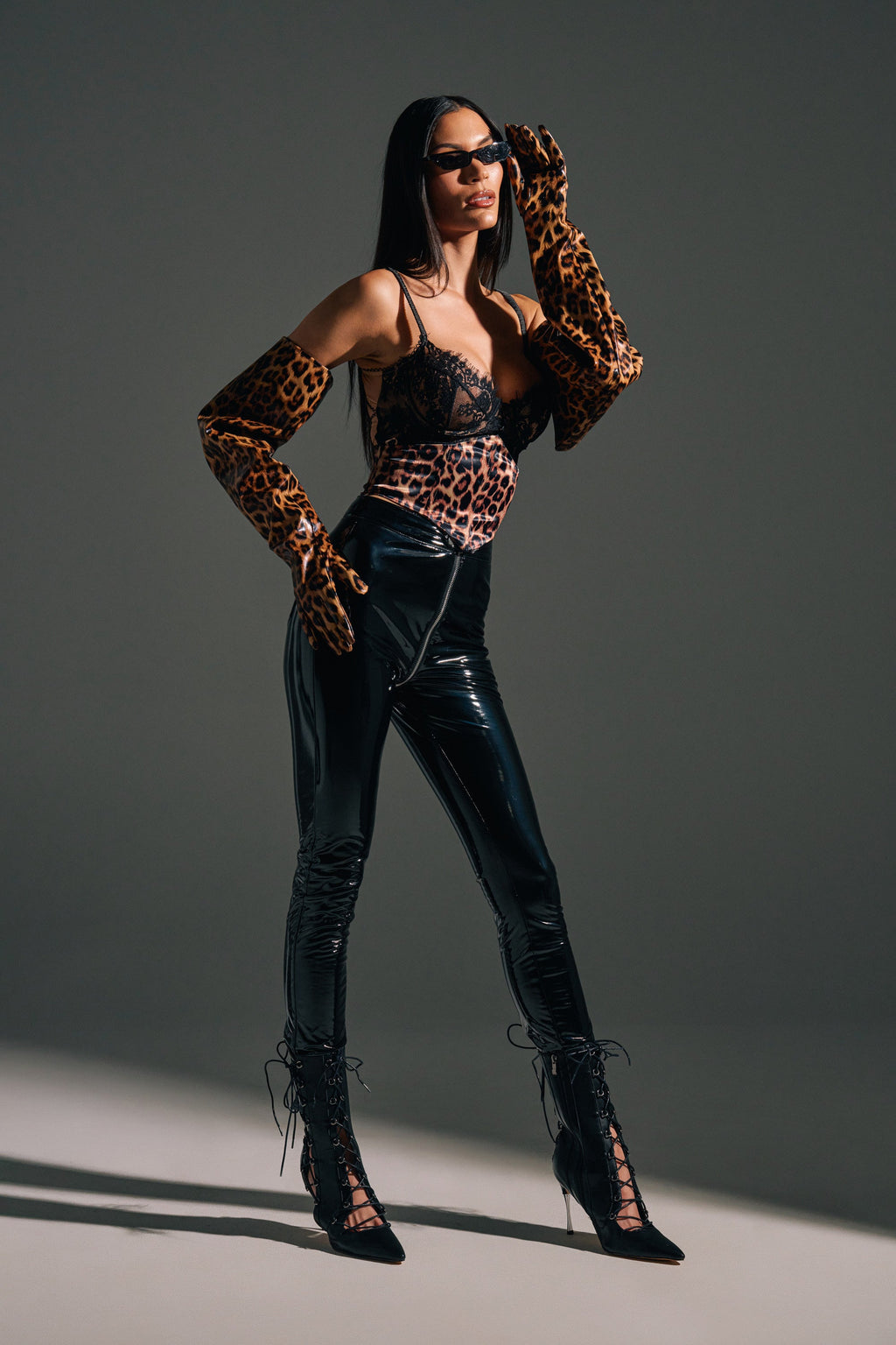 DROP IT LIKE ITS HOT VINYL LEGGING WITH ZIPPER