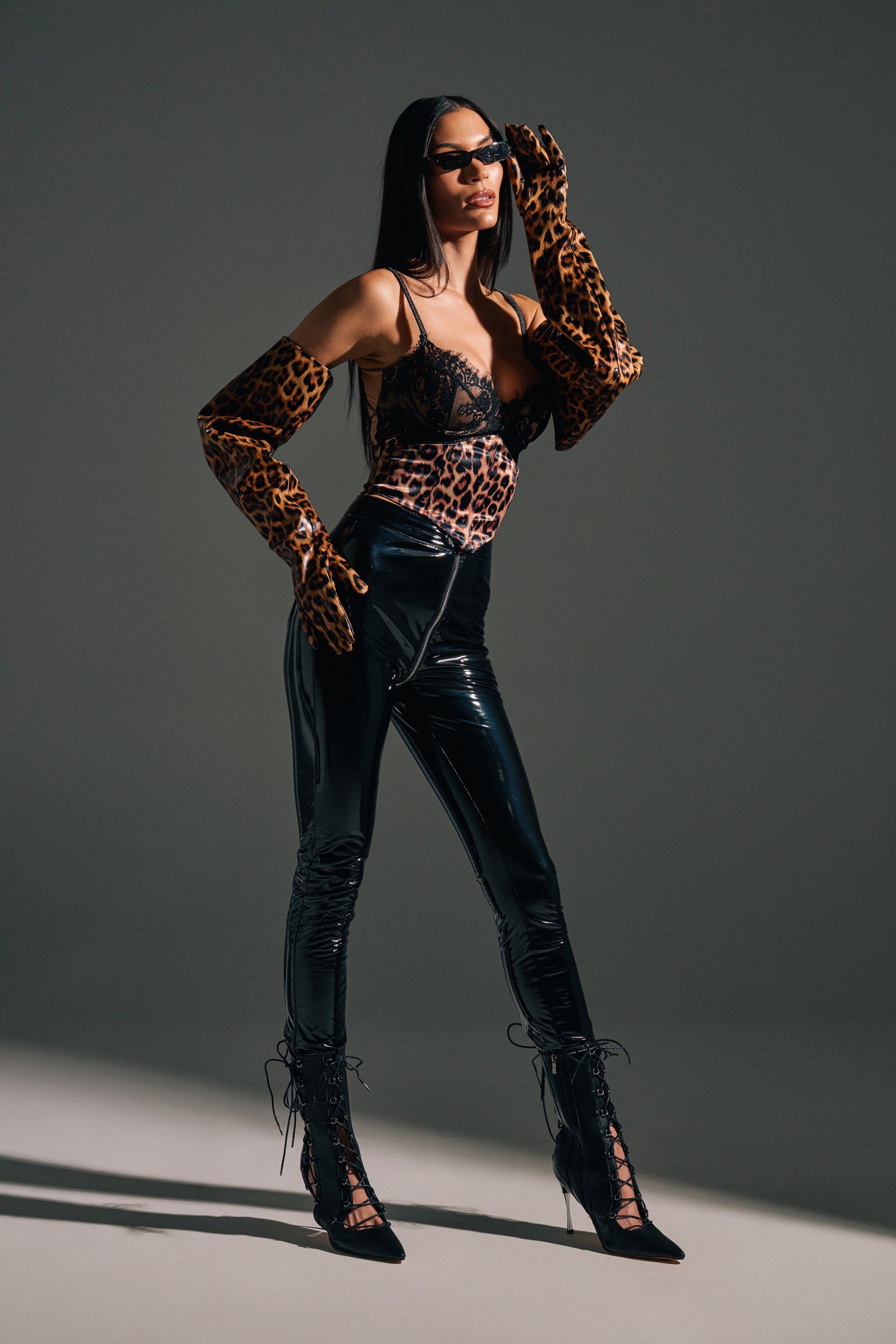 DROP IT LIKE ITS HOT VINYL LEGGING WITH ZIPPER