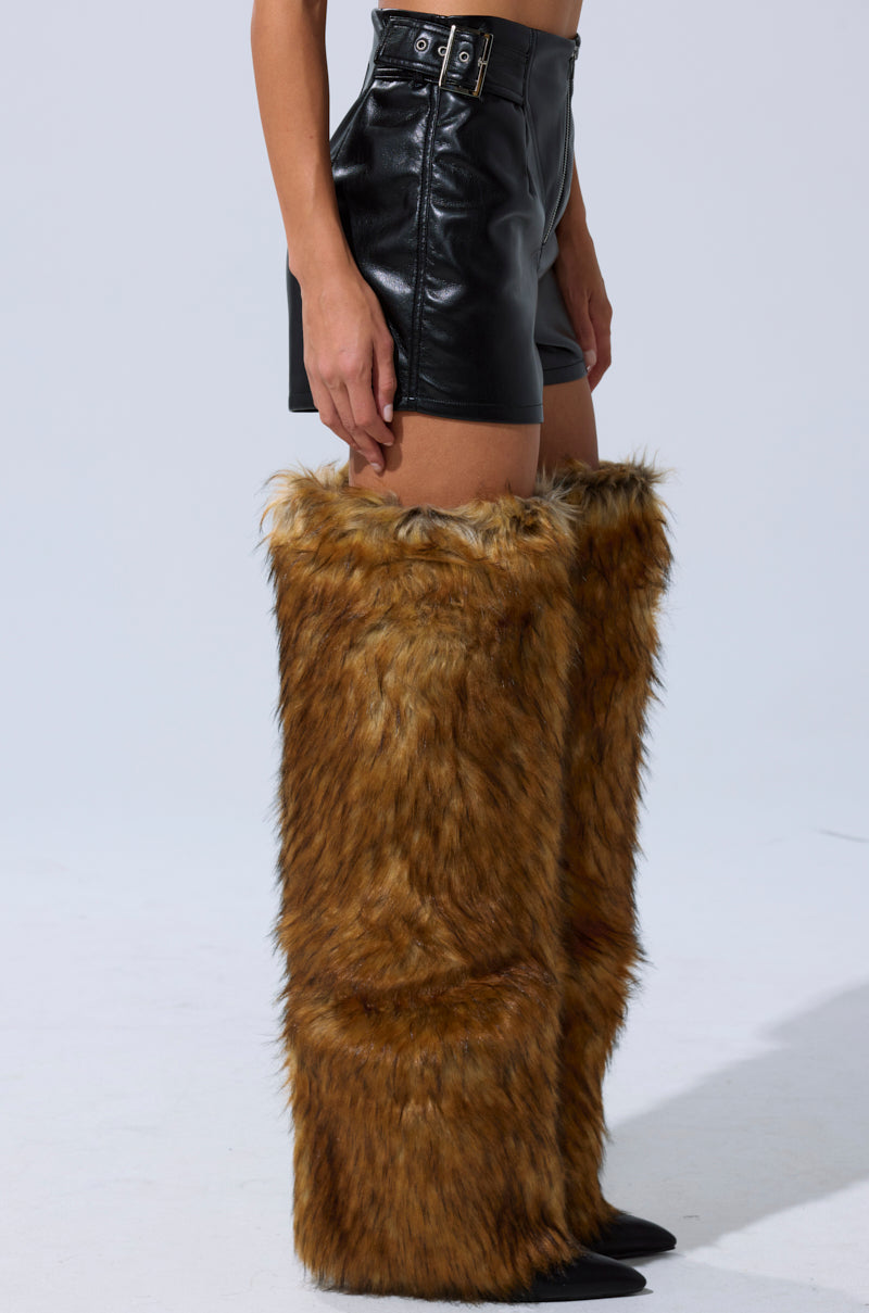 BUILD ME UP FAUX LEATHER SHORT