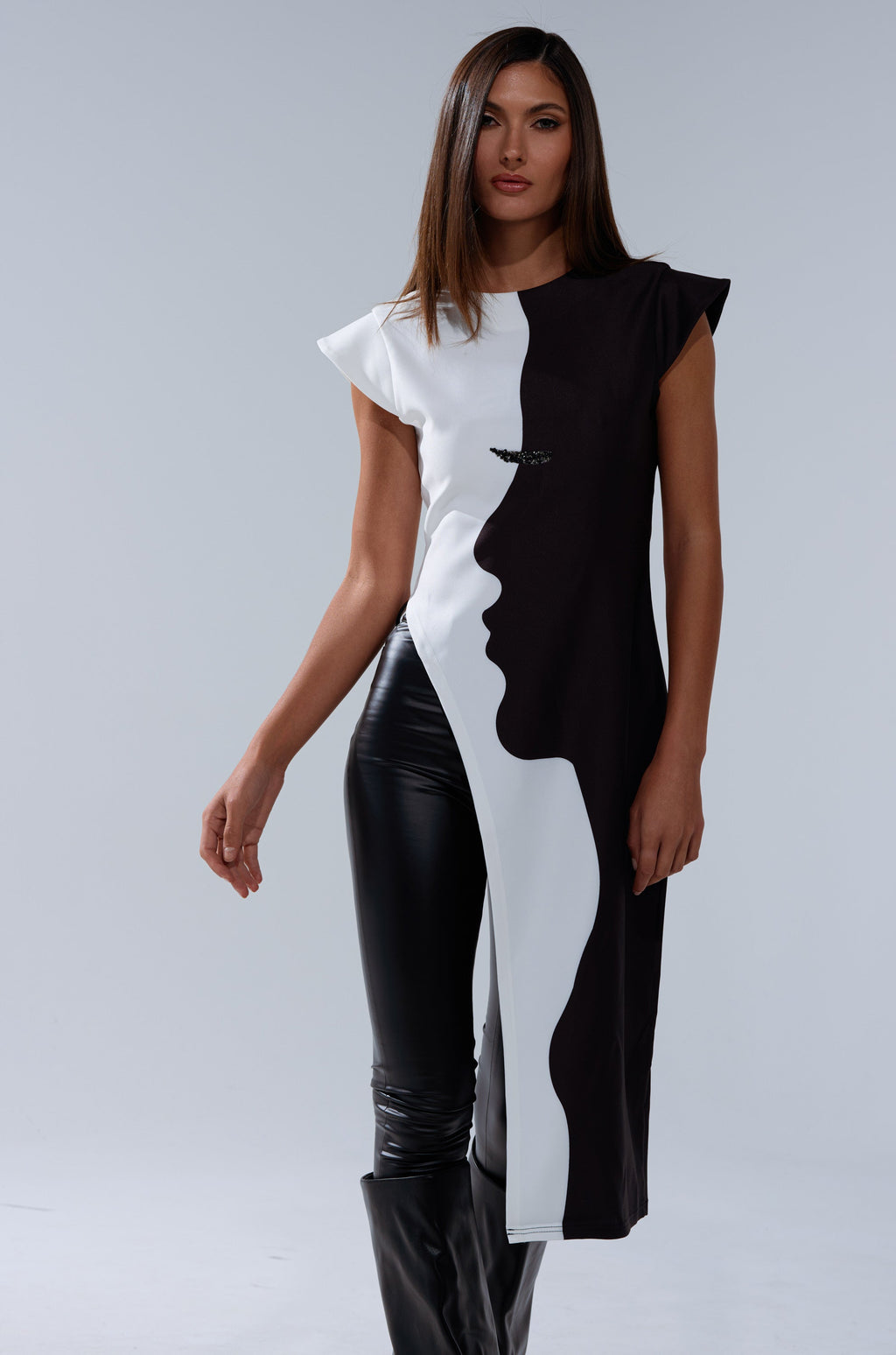 SILHOUETTE LONGLINE TEE