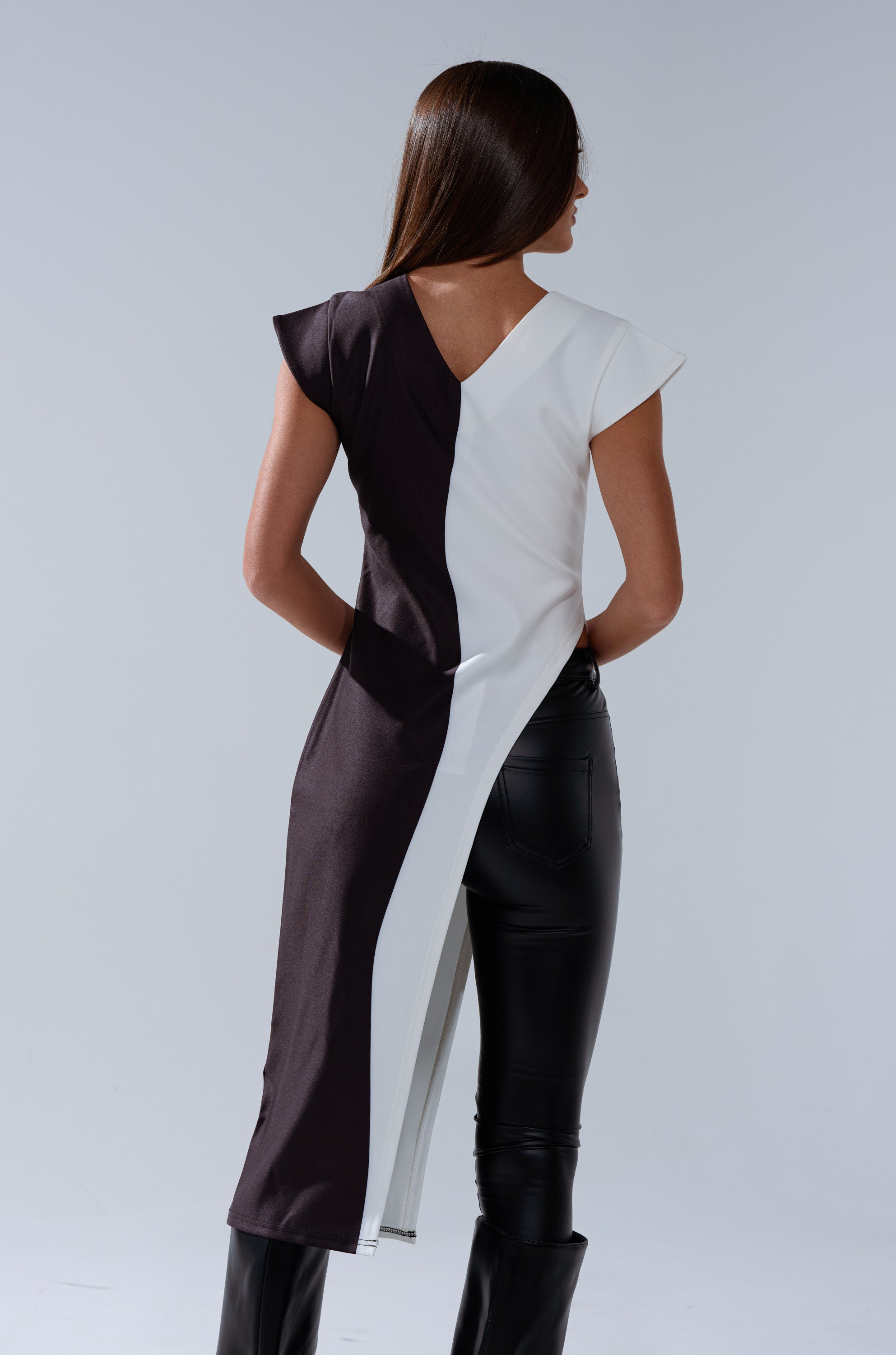 SILHOUETTE LONGLINE TEE