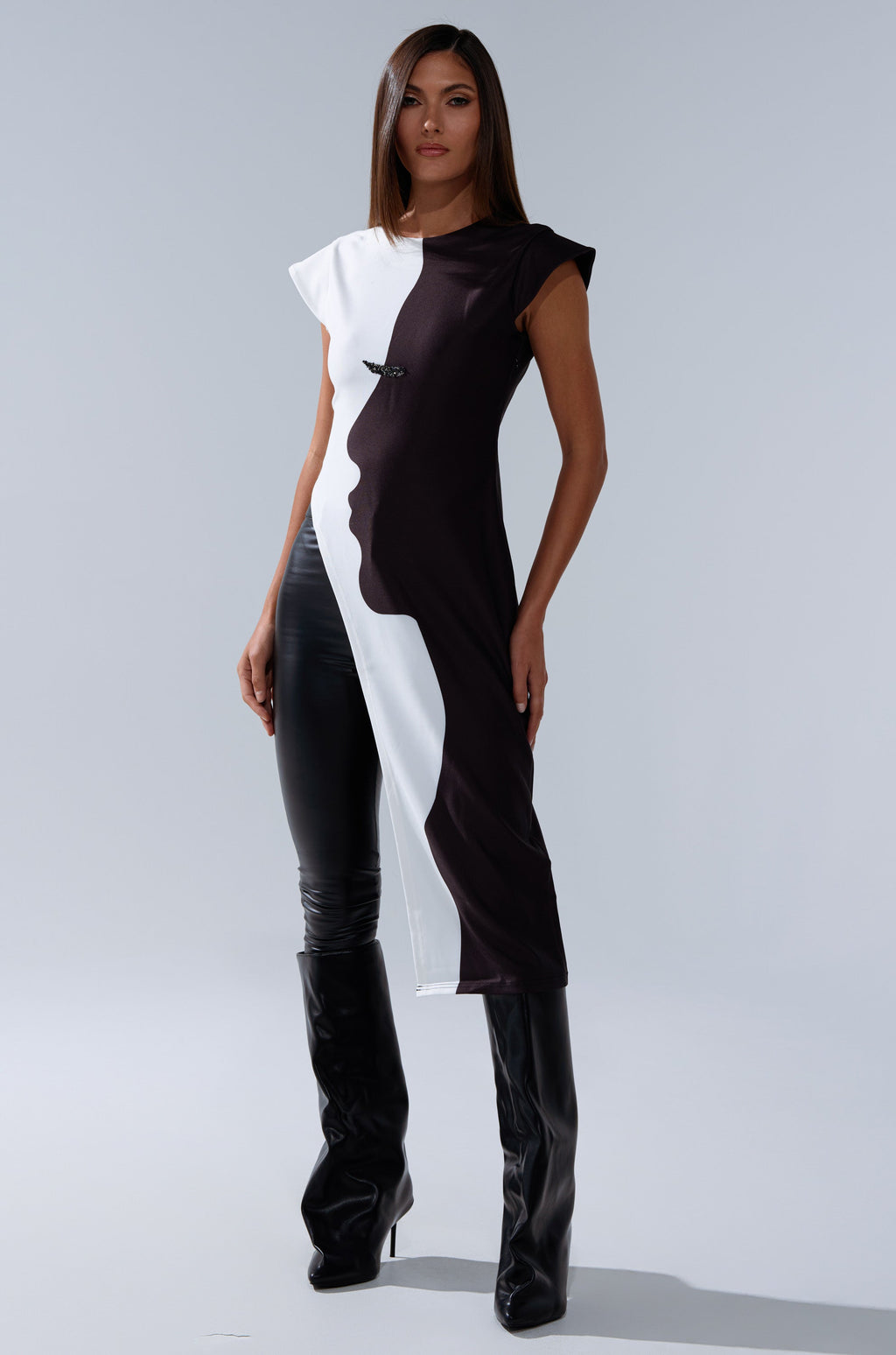 SILHOUETTE LONGLINE TEE