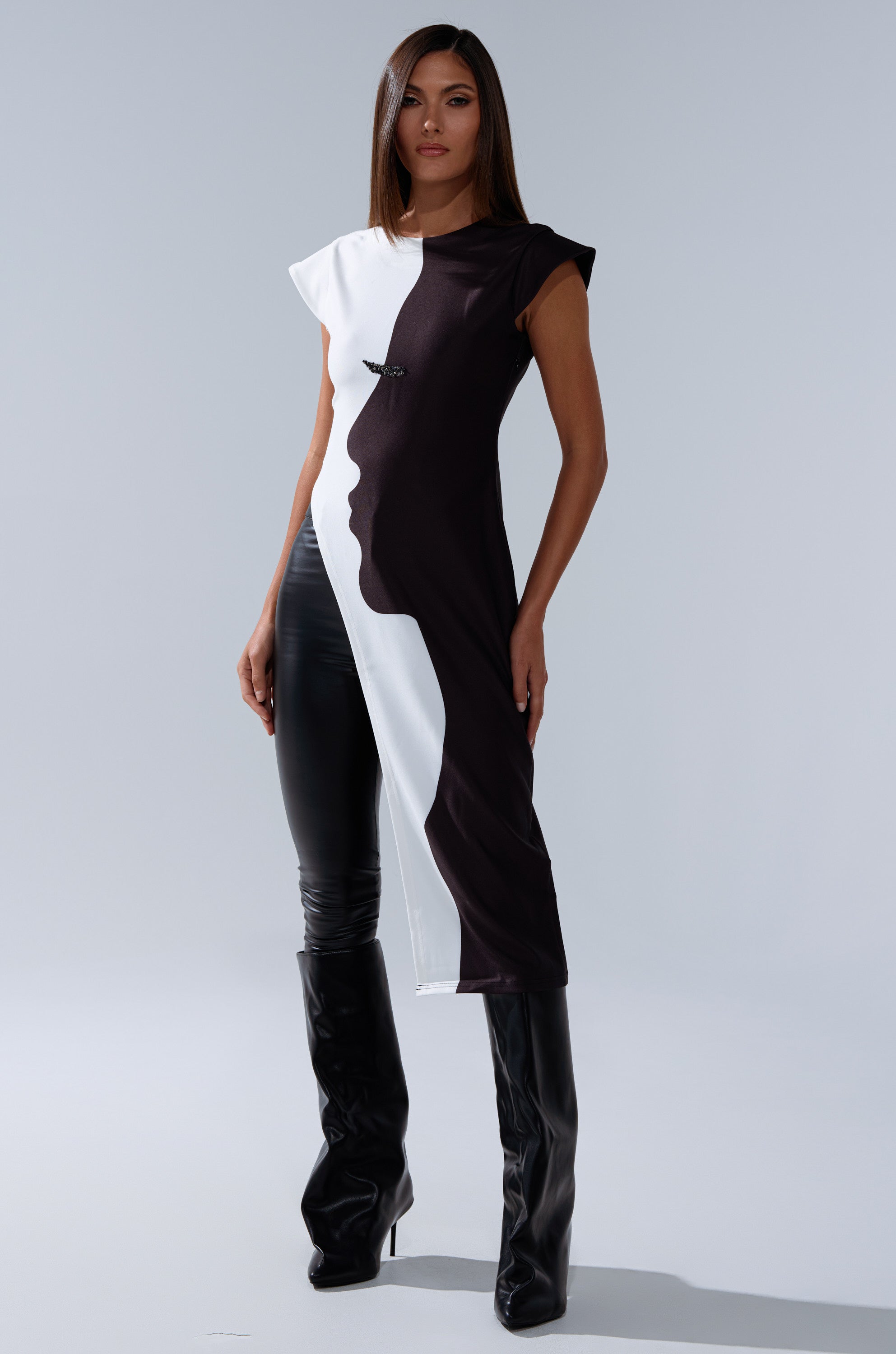 SILHOUETTE LONGLINE TEE