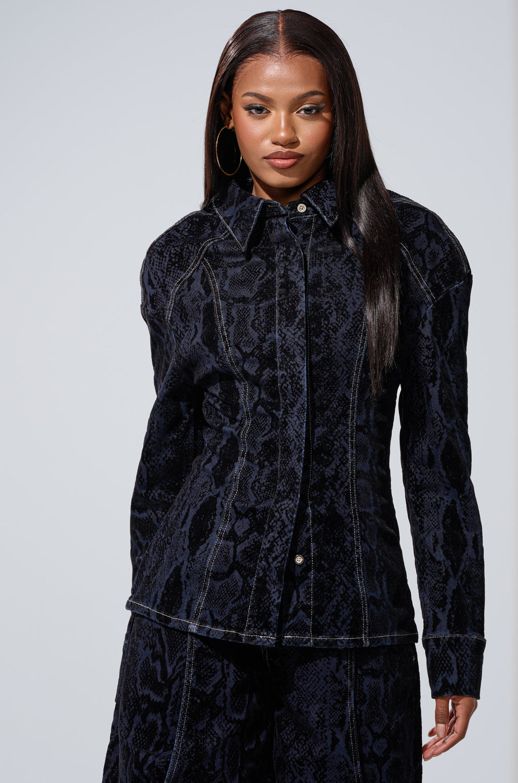 FEELS LIKE MONEY DENIM BUTTON DOWN