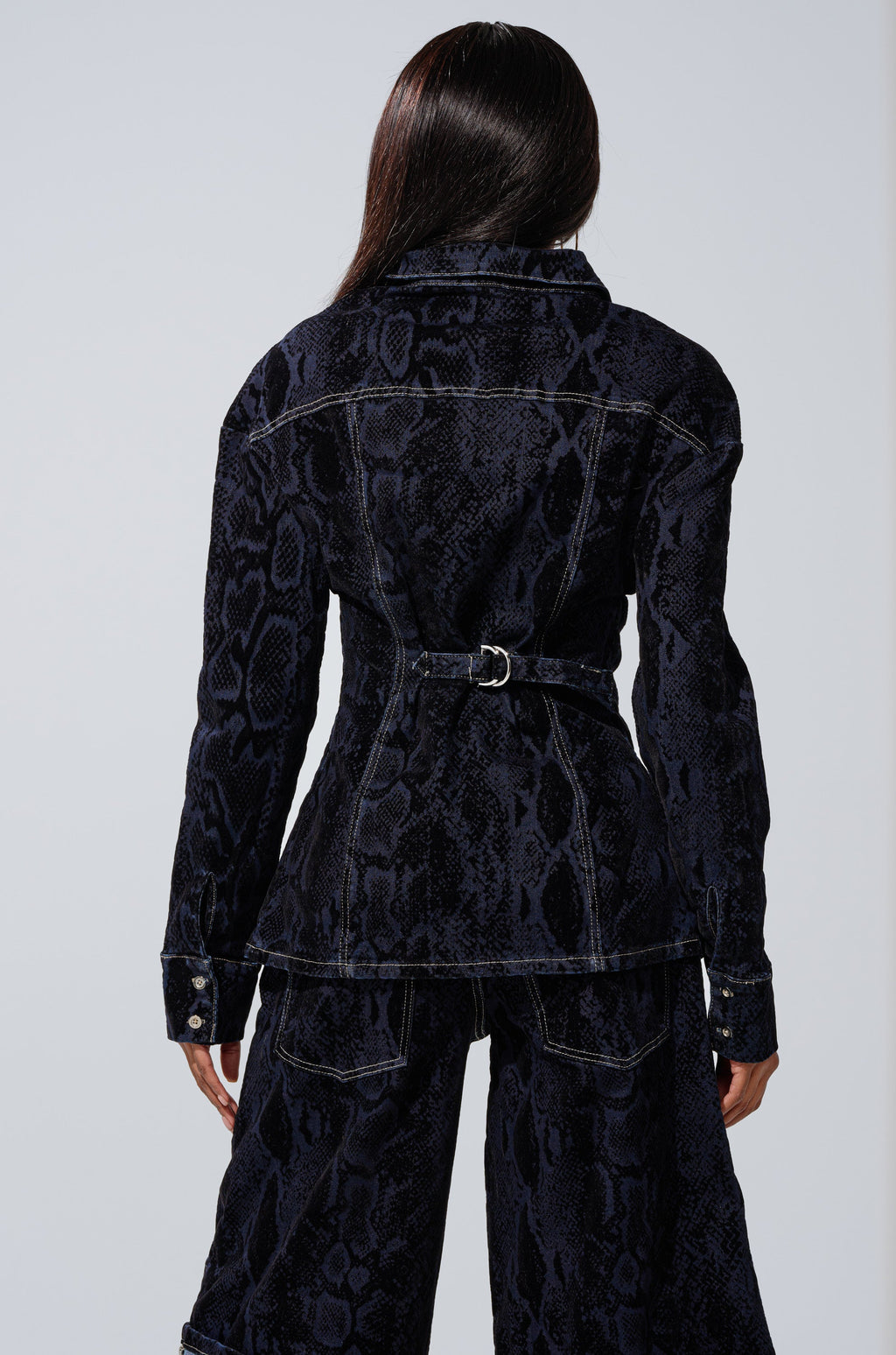 FEELS LIKE MONEY DENIM BUTTON DOWN