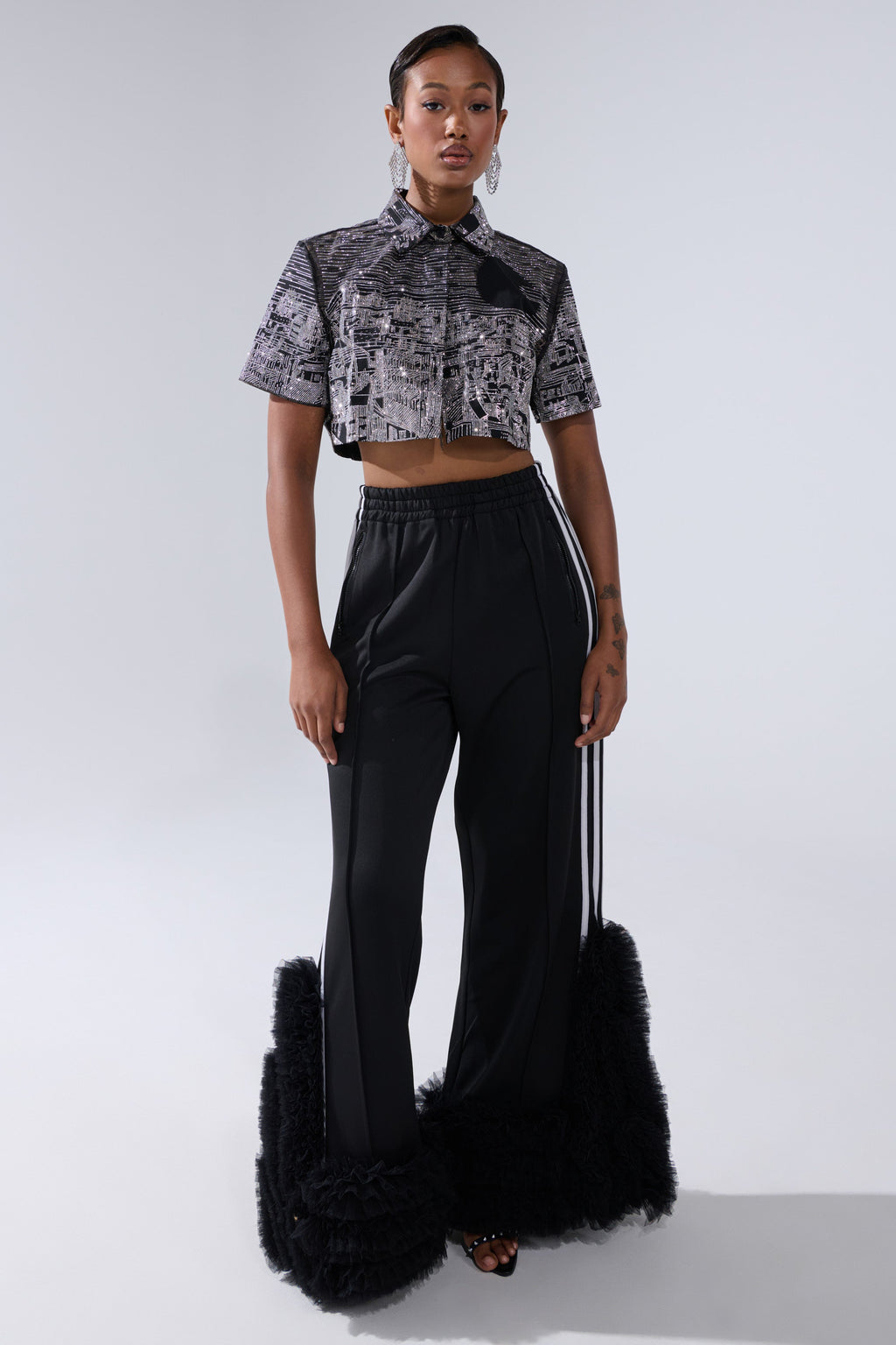 ALL AROUND THE WORLD BUTTON DOWN TOP IN BLACK