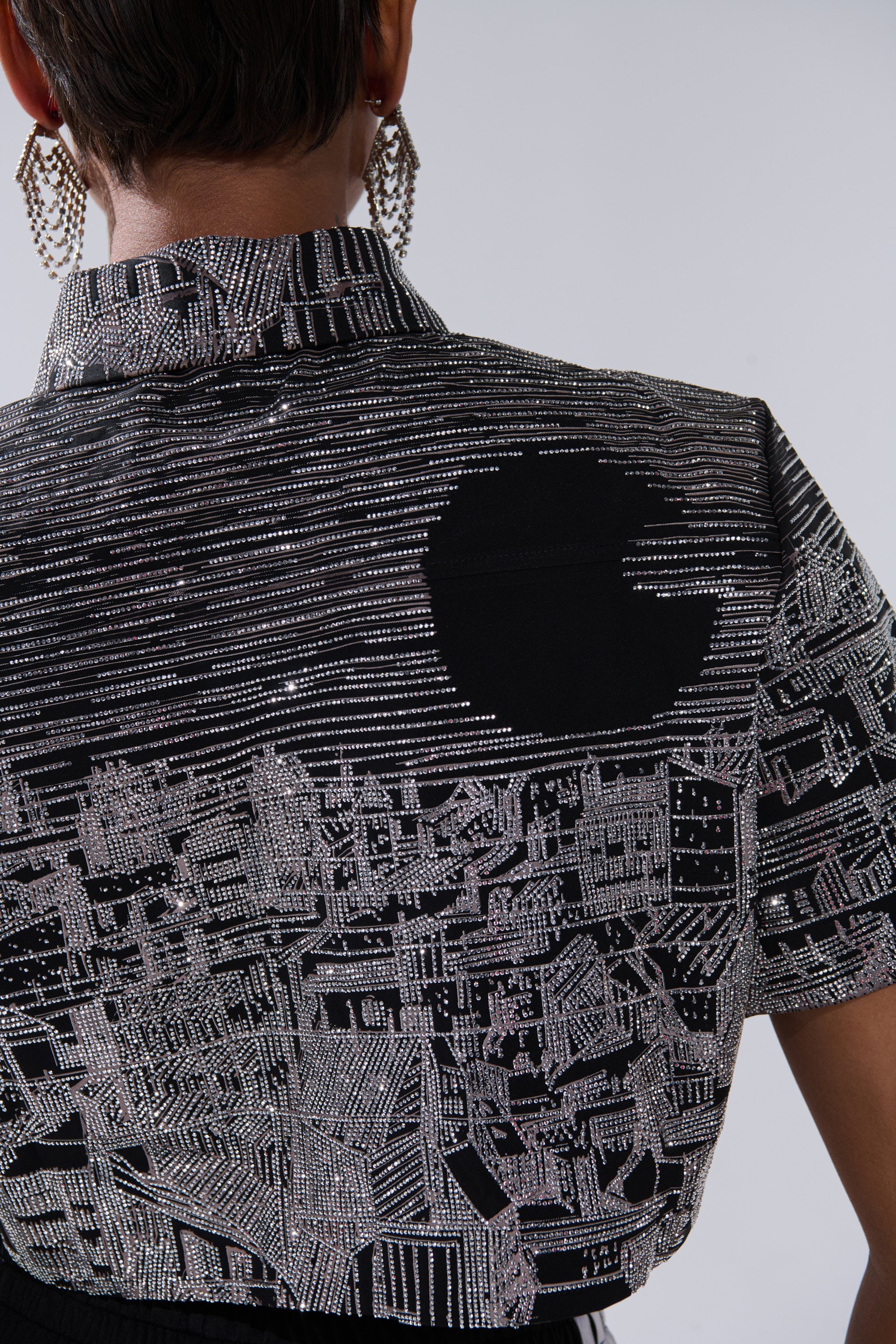 ALL AROUND THE WORLD BUTTON DOWN TOP IN BLACK