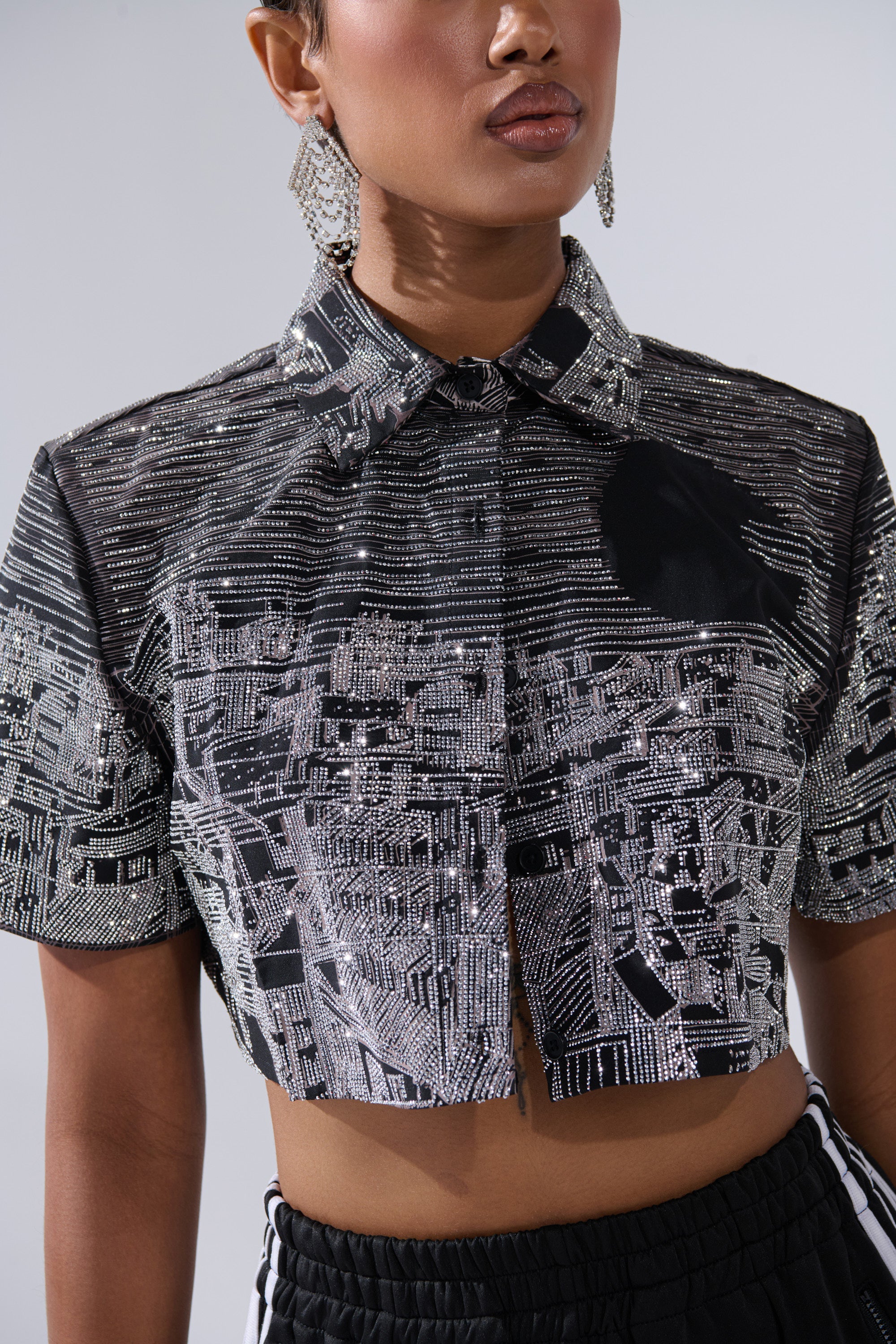 ALL AROUND THE WORLD BUTTON DOWN TOP IN BLACK