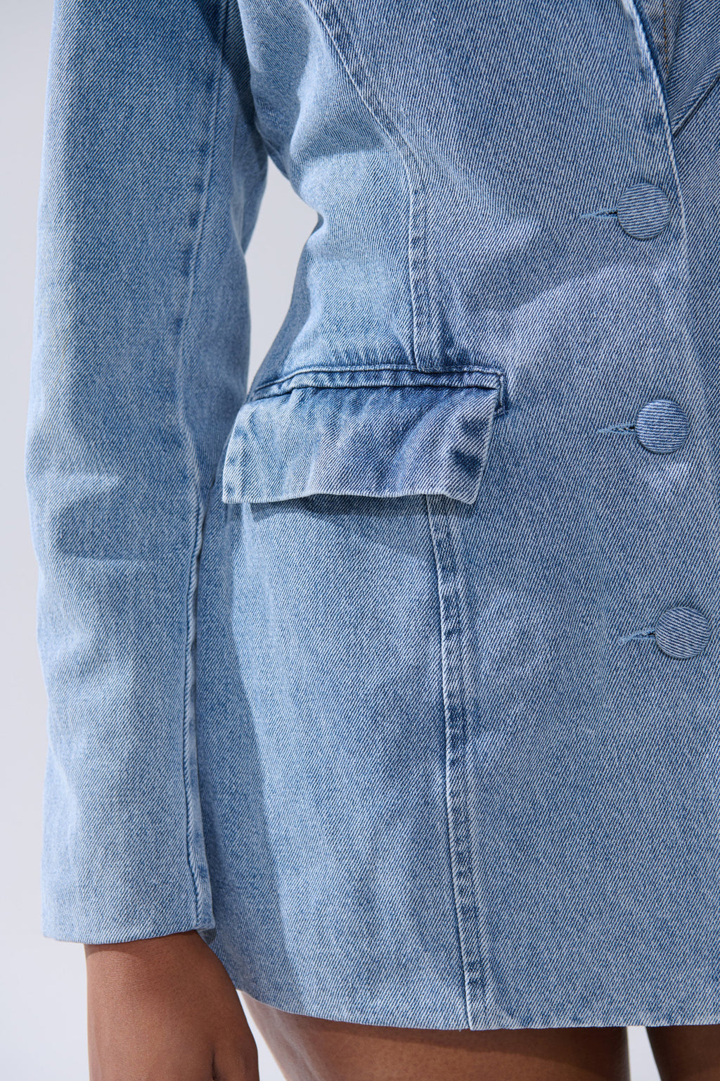 BACKLESS DENIM BLAZER