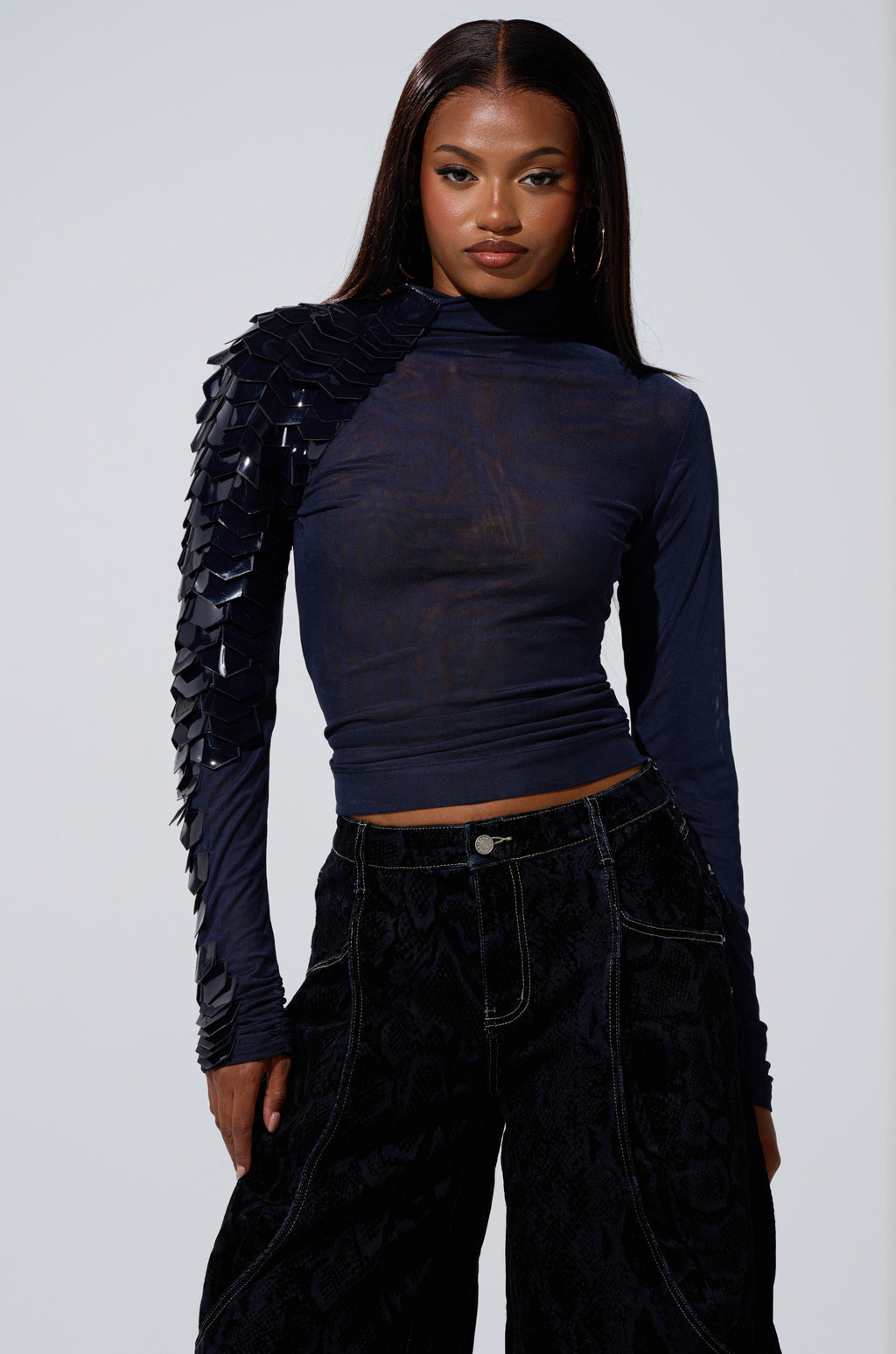 VELMA VINYL SINGLE SLEEVE SCALE TOP IN NAVY