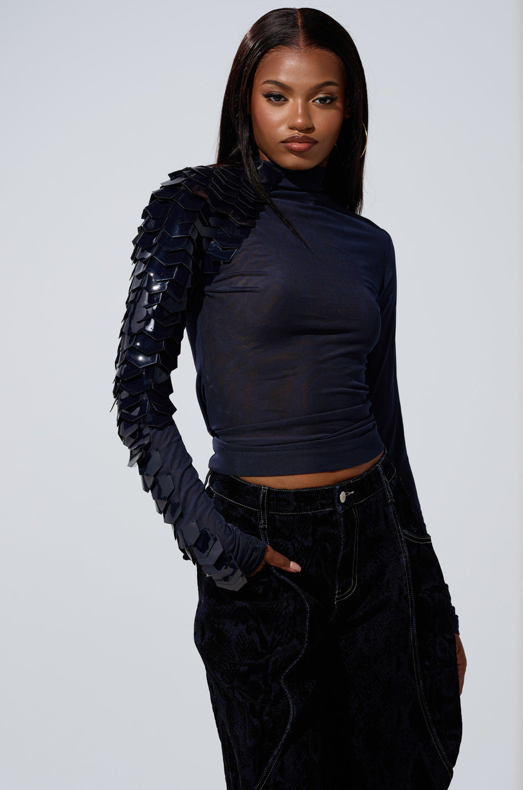 VELMA VINYL SINGLE SLEEVE SCALE TOP IN NAVY