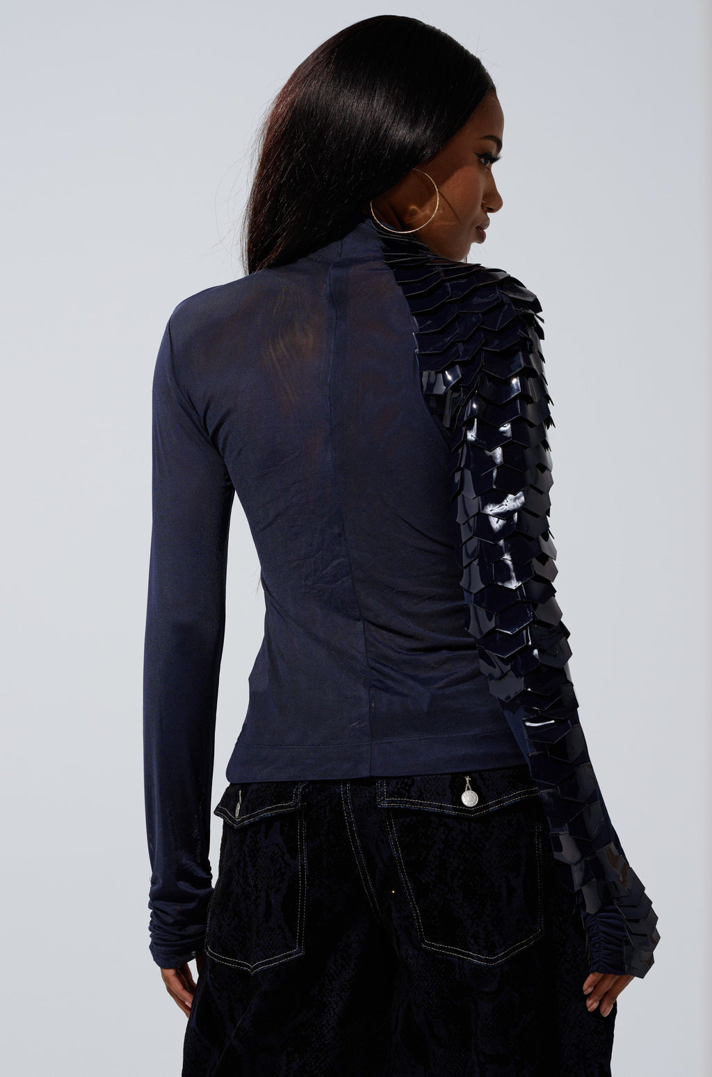 VELMA VINYL SINGLE SLEEVE SCALE TOP IN NAVY