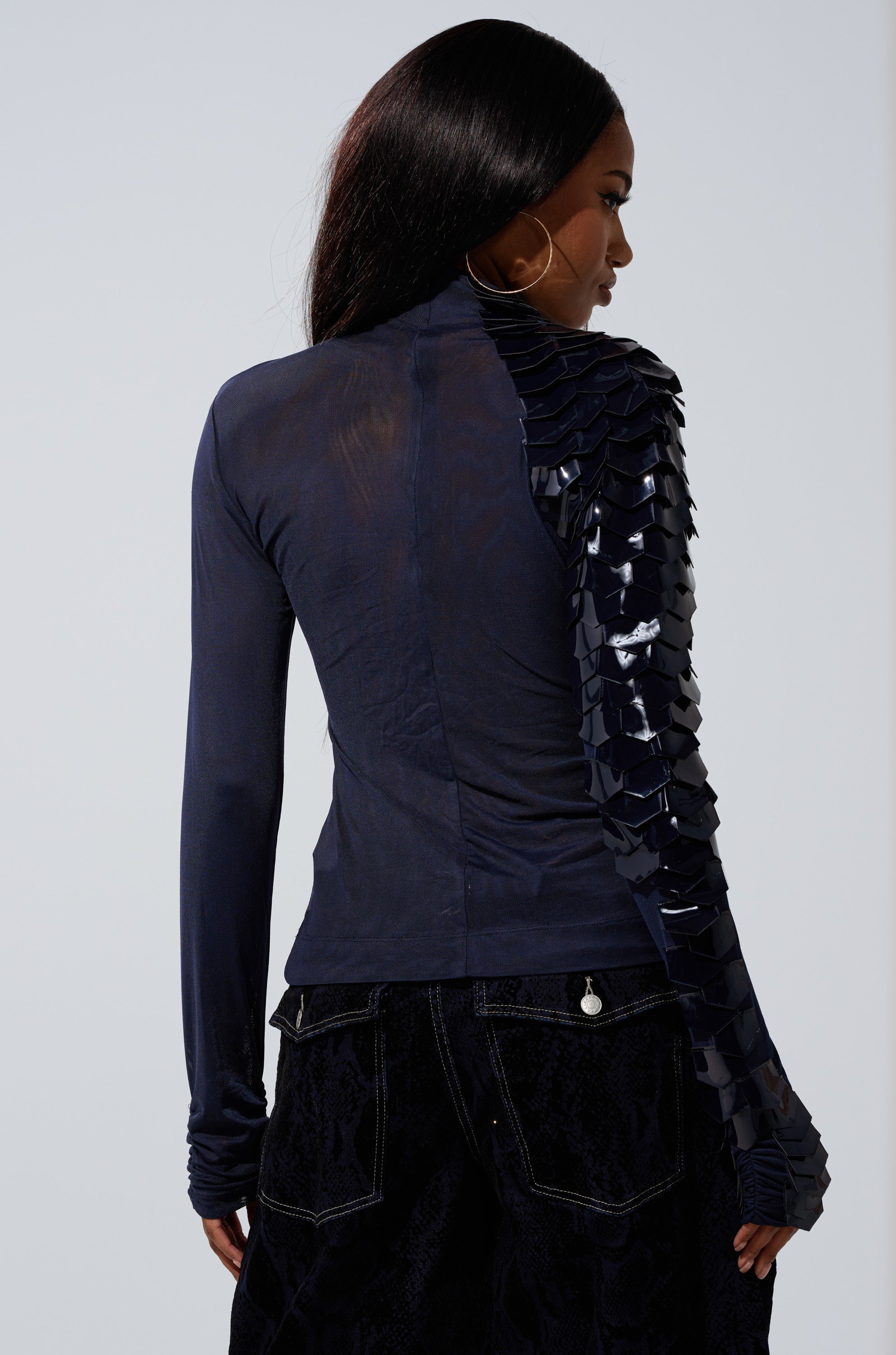 VELMA VINYL SINGLE SLEEVE SCALE TOP IN NAVY