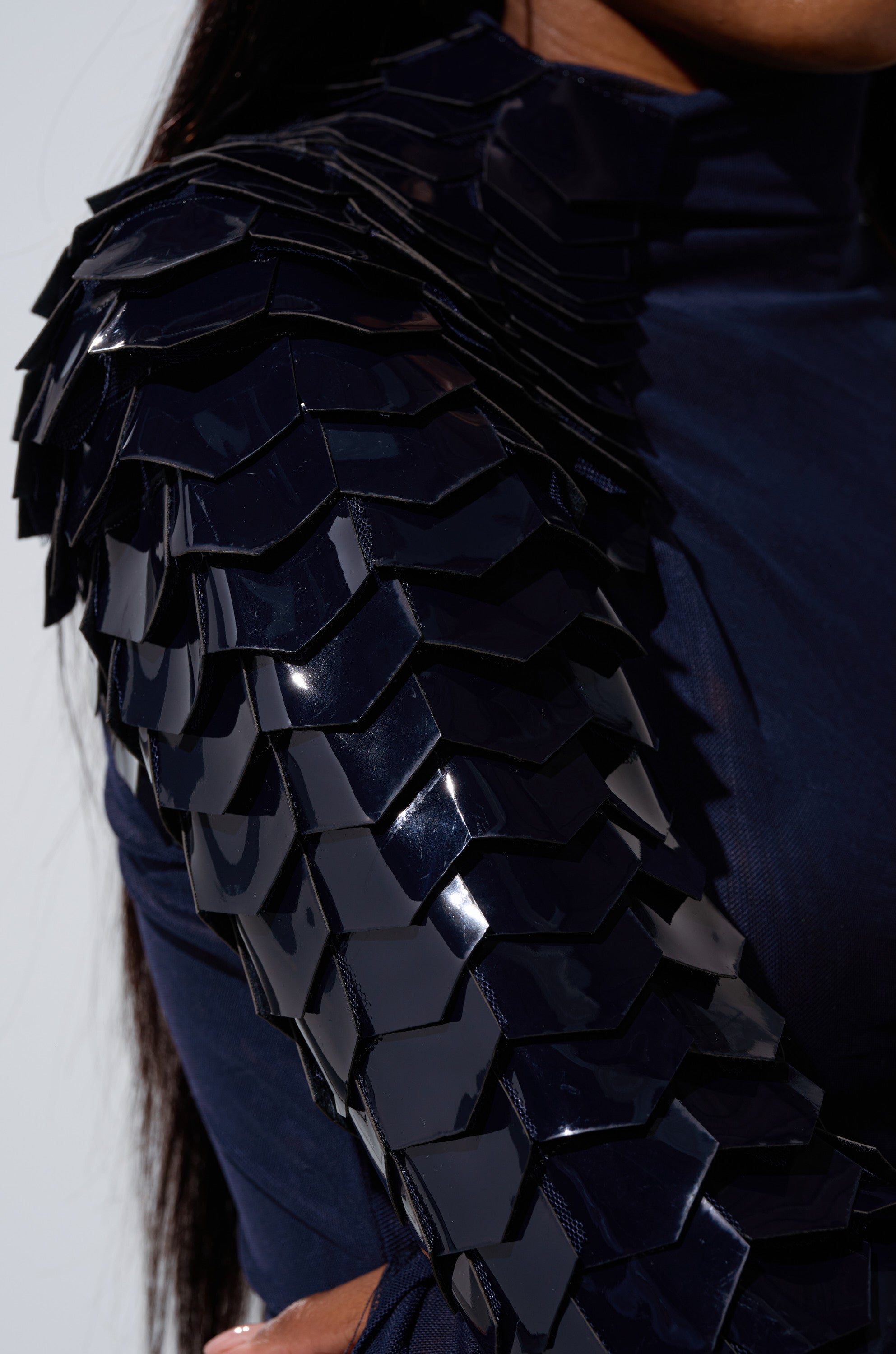 VELMA VINYL SINGLE SLEEVE SCALE TOP IN NAVY