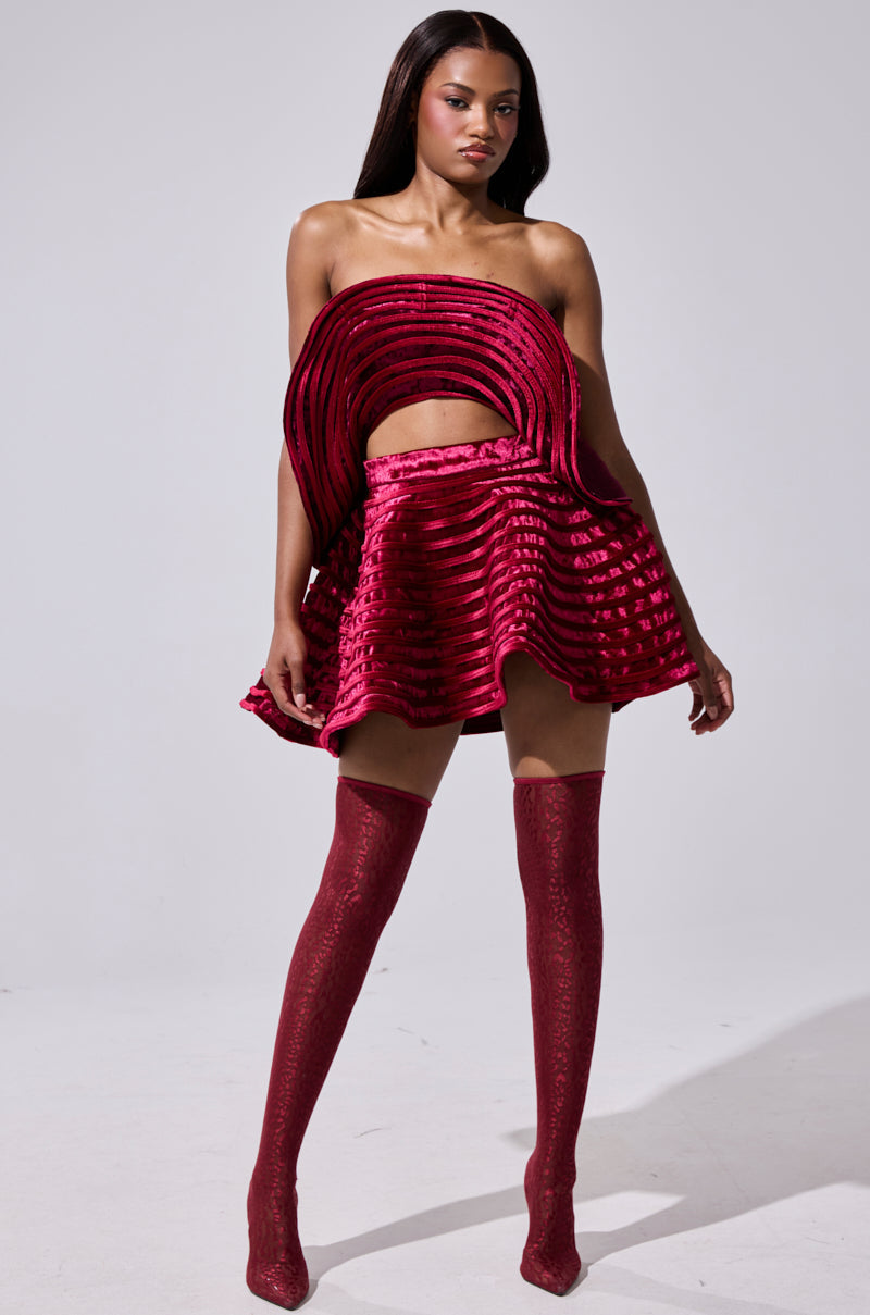 STAR OF THE SHOW VELVET BLOUSE