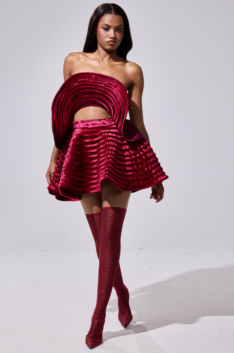 STAR OF THE SHOW VELVET BLOUSE