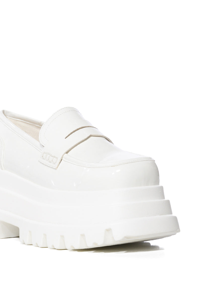 AZALEA WANG ALEO BASIC FLATFORM LOAFER IN WHITE