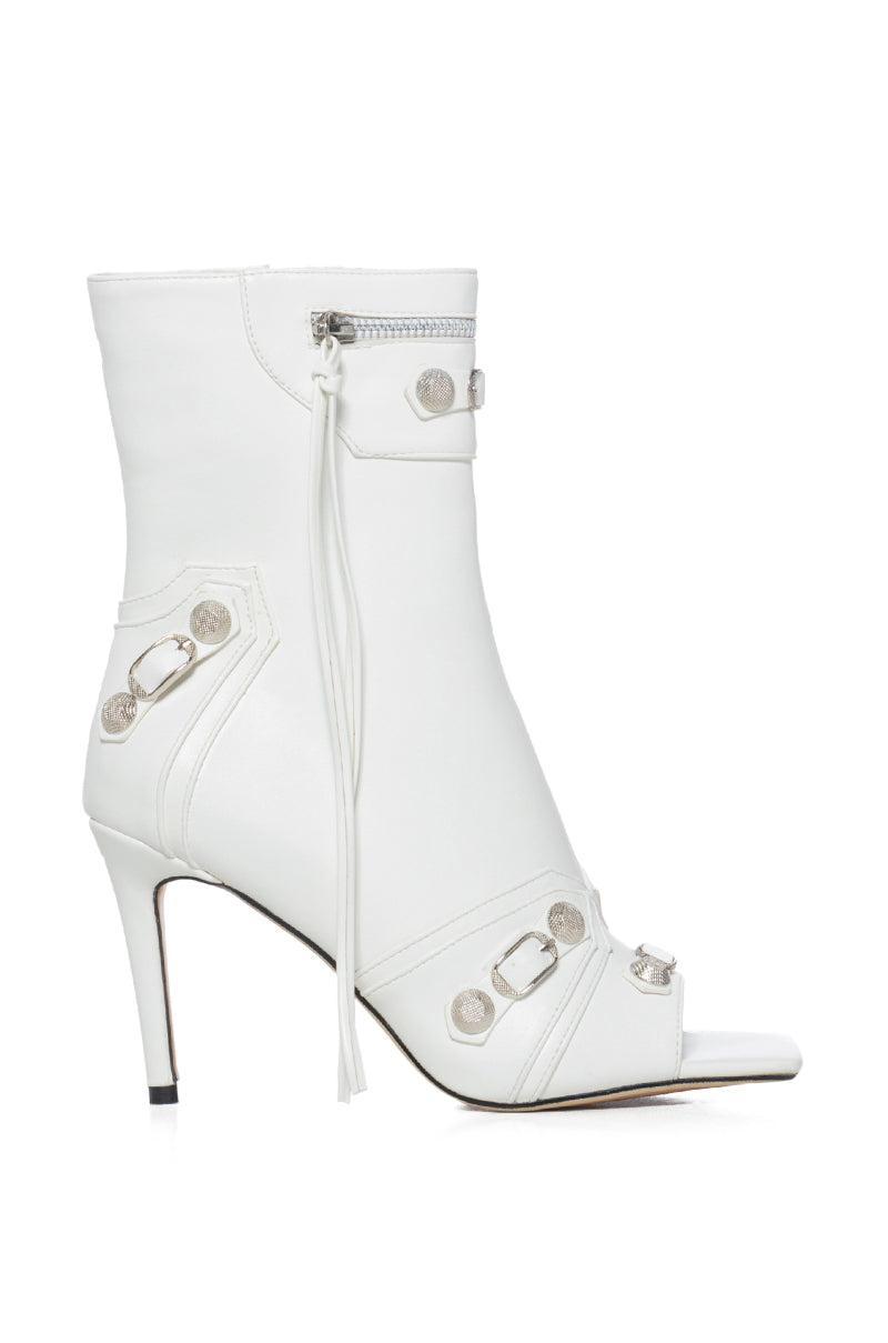 AZALEA WANG ANNALISE PEEP TOE BOOTIE IN WHITE