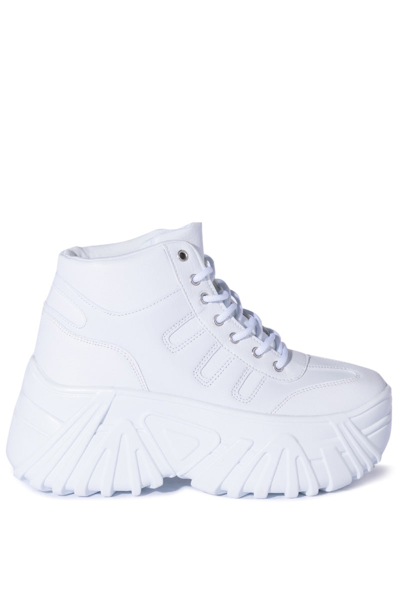 AZALEA WANG ATALANTA FLATFORM SNEAKER IN WHITE