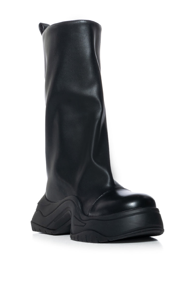 AZALEA WANG CHADWICK FLATFORM BUCKET BOOT IN BLACK