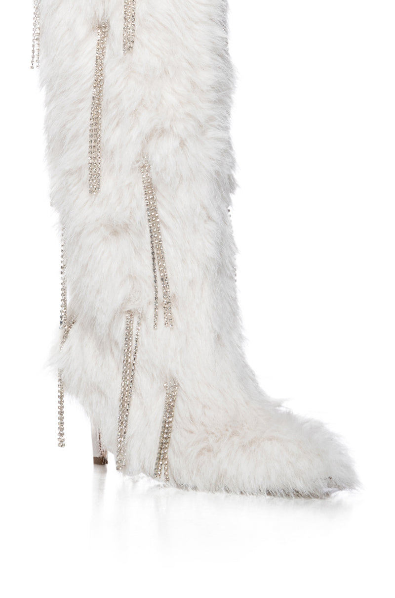 AZALEA WANG DAKOTANNA WHITE FURRY DIAMOND DRIP BOOT