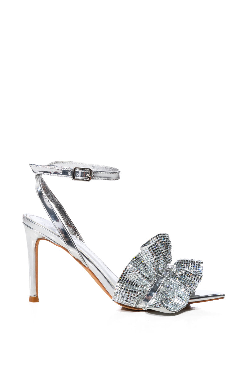 AZALEA WANG FALLON SILVER SCRUNCHIE SANDAL