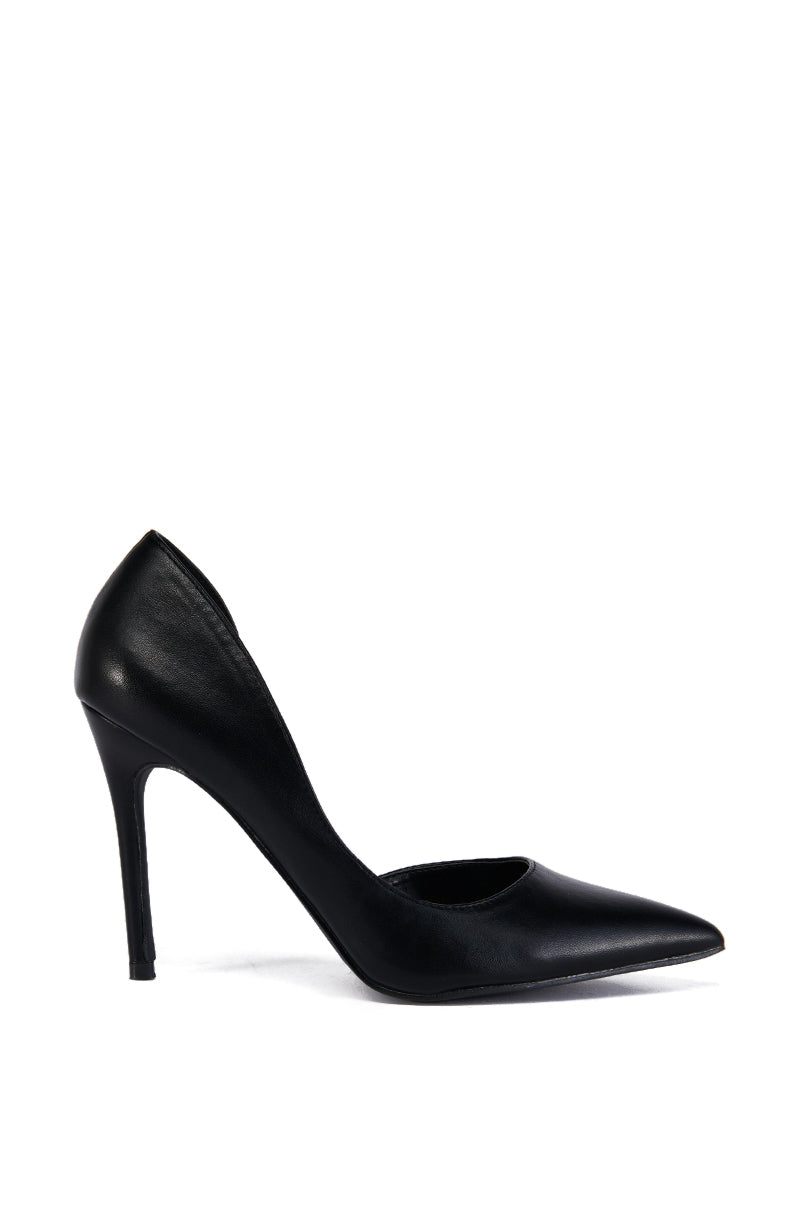 AZALEA WANG HARMONIE BLACK ASYMMETRICAL PUMP