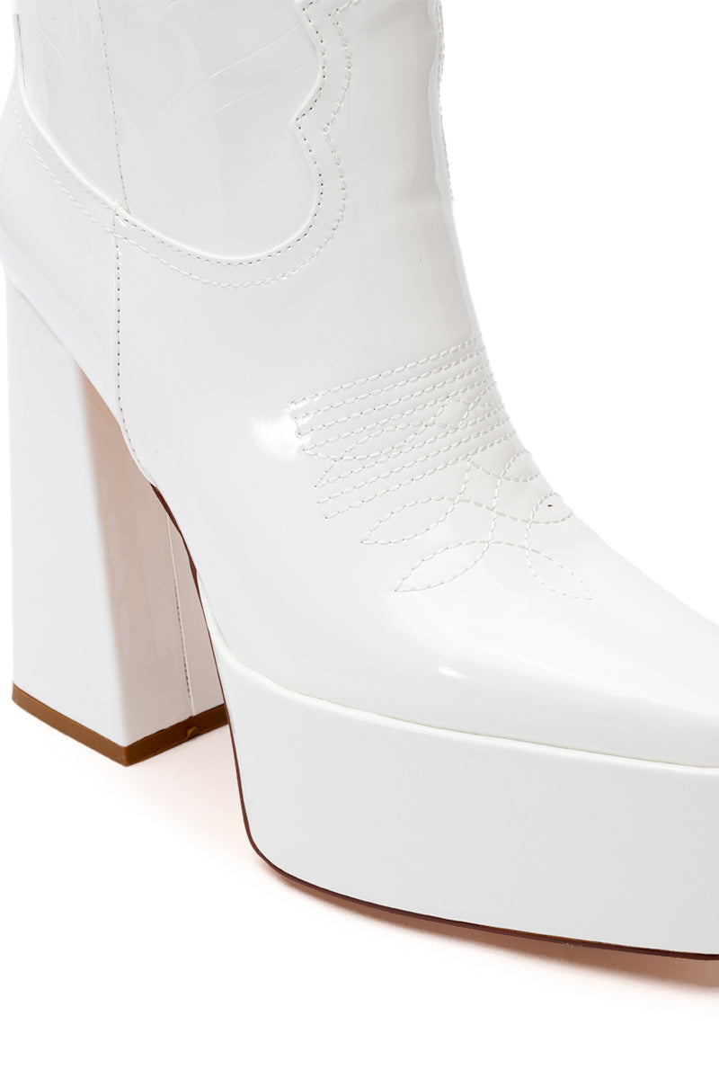 AZALEA WANG KACEY CHUNKY PATENT WESTERN BOOT IN WHITE